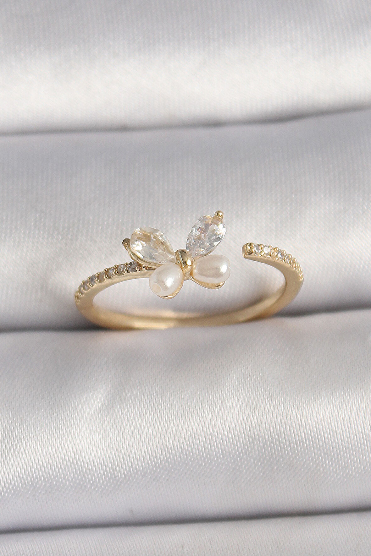 Pirinç Gold Renk Zirkon Taşlı Mode İnci Detay Ayarlanabilir Yüzük