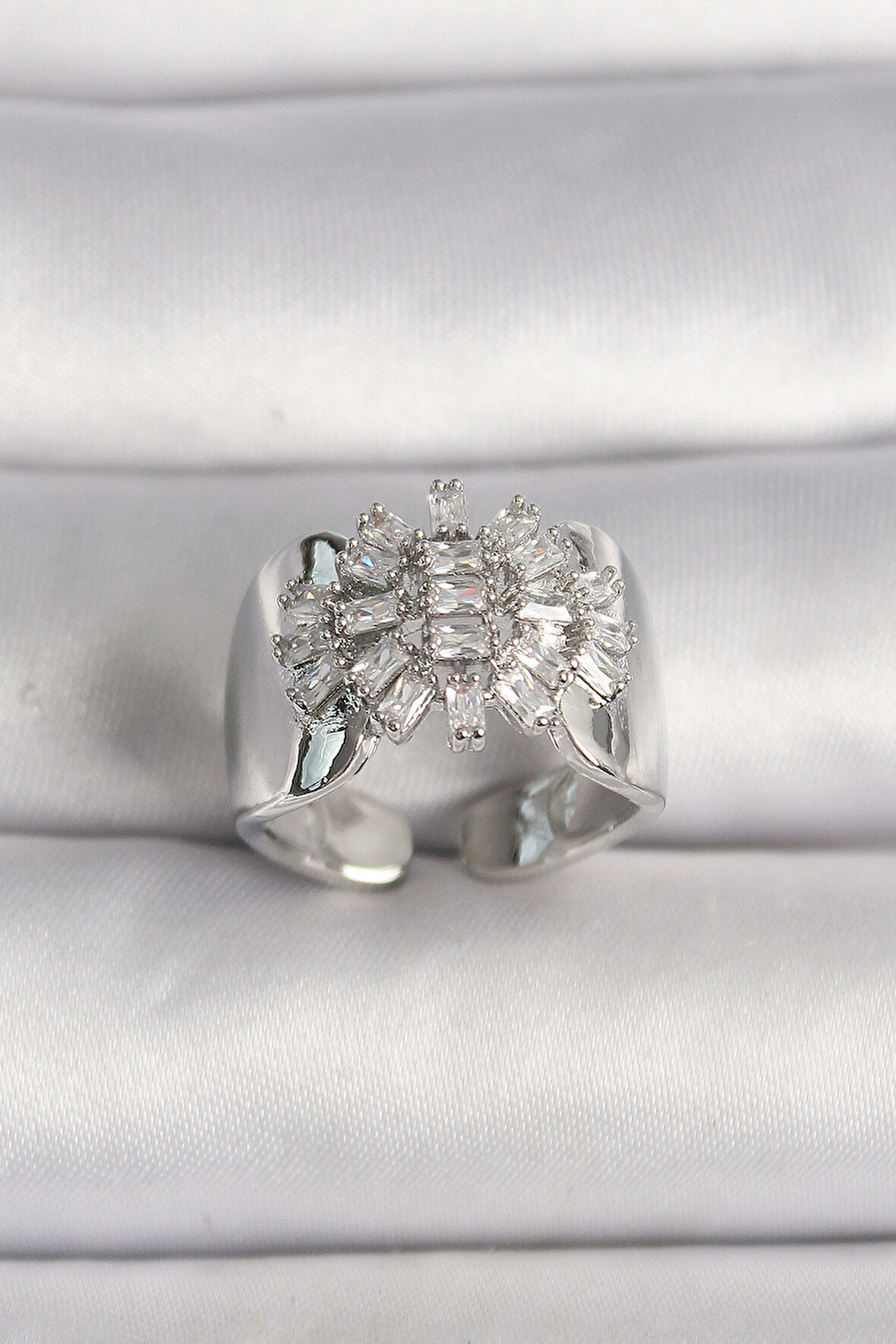 Pirinç Gümüş Renk Ayarlanabilir Baget Zirkon Taş Model Kadın Yüzük