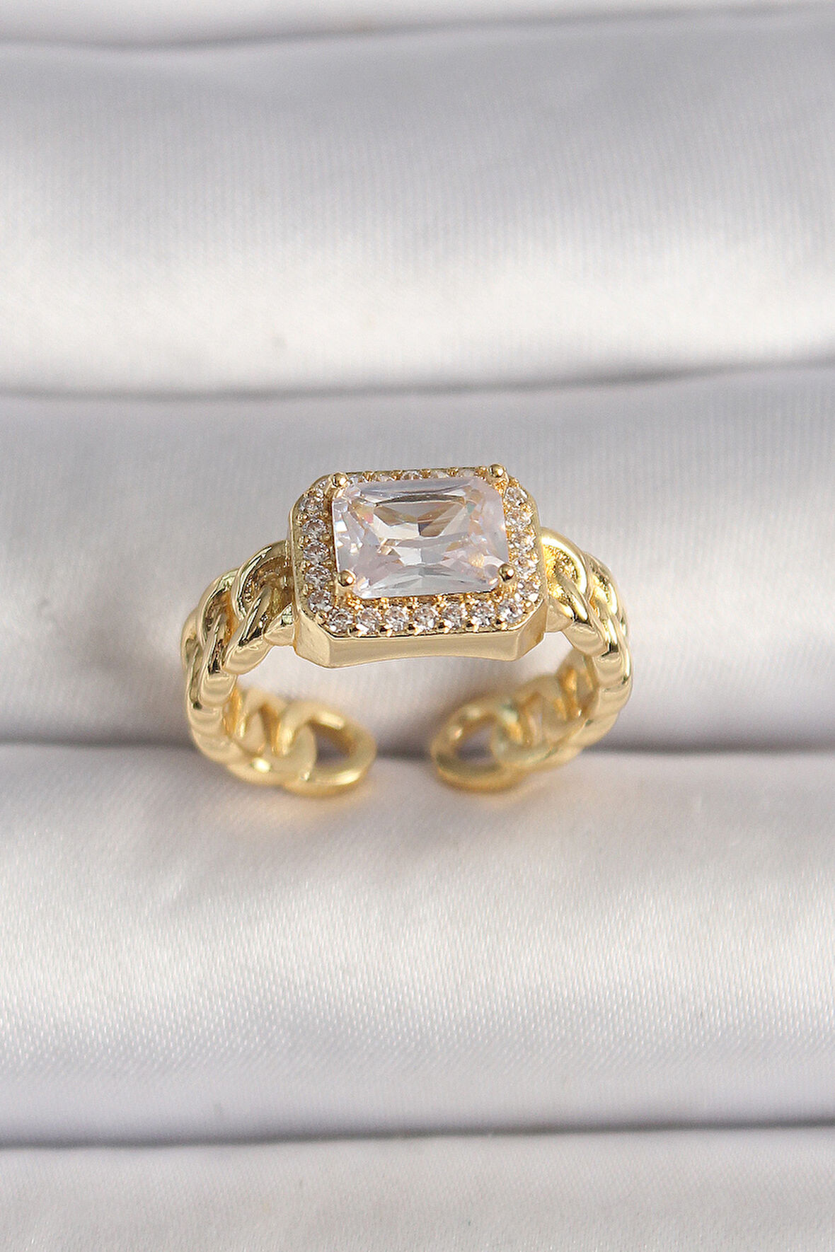 Pirinç Gold Renk Zincir Model Zirkon Taşlı Kadın Yüzük