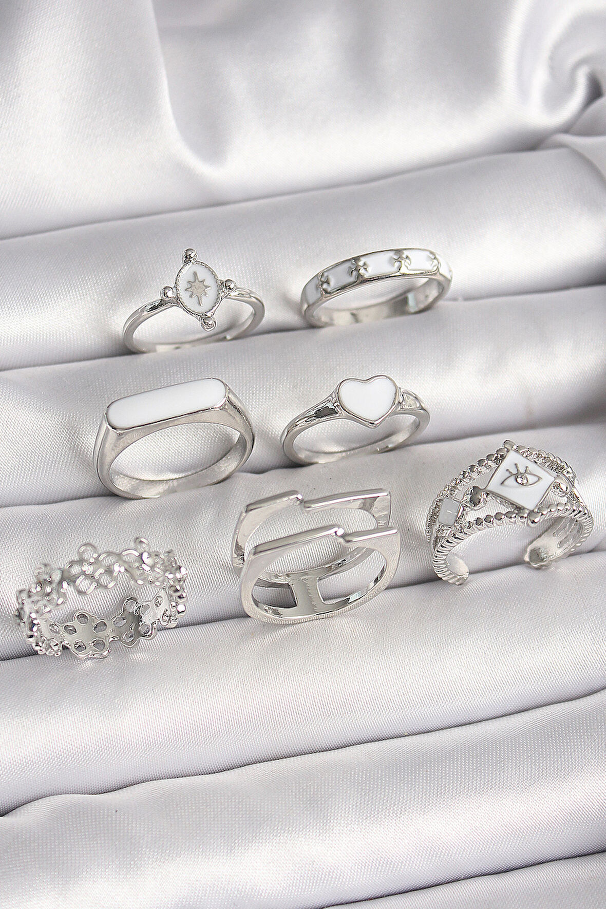 Pirinç Gümüş Renk Beyaz Mineli Kalp Çiçek Detay Kadın Yüzük Kombin