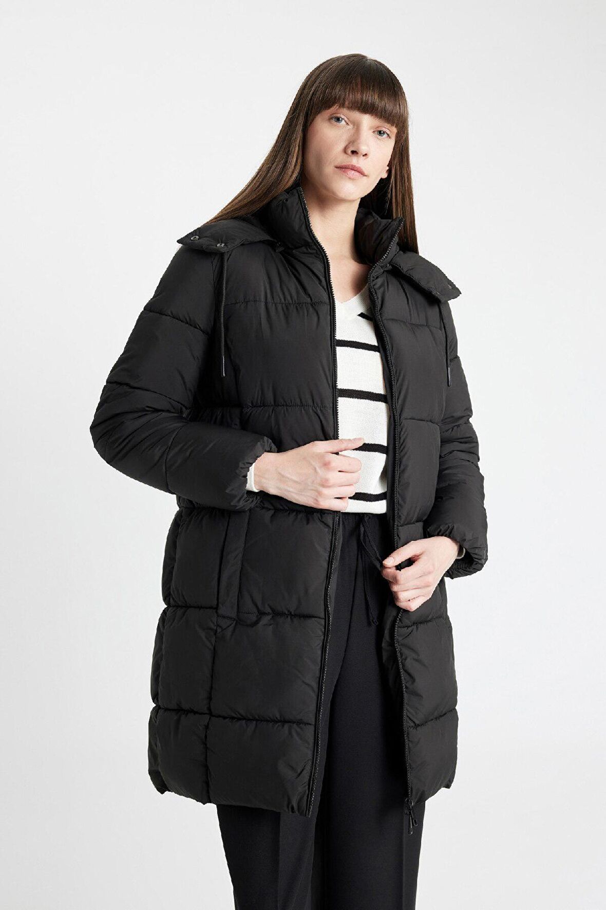 DeFacto Puffer Şişme Uzun Mont Parka Su İtici Regular Kalıp Çıkarılabilir Kapüşonlu A1315AX24WNBK27