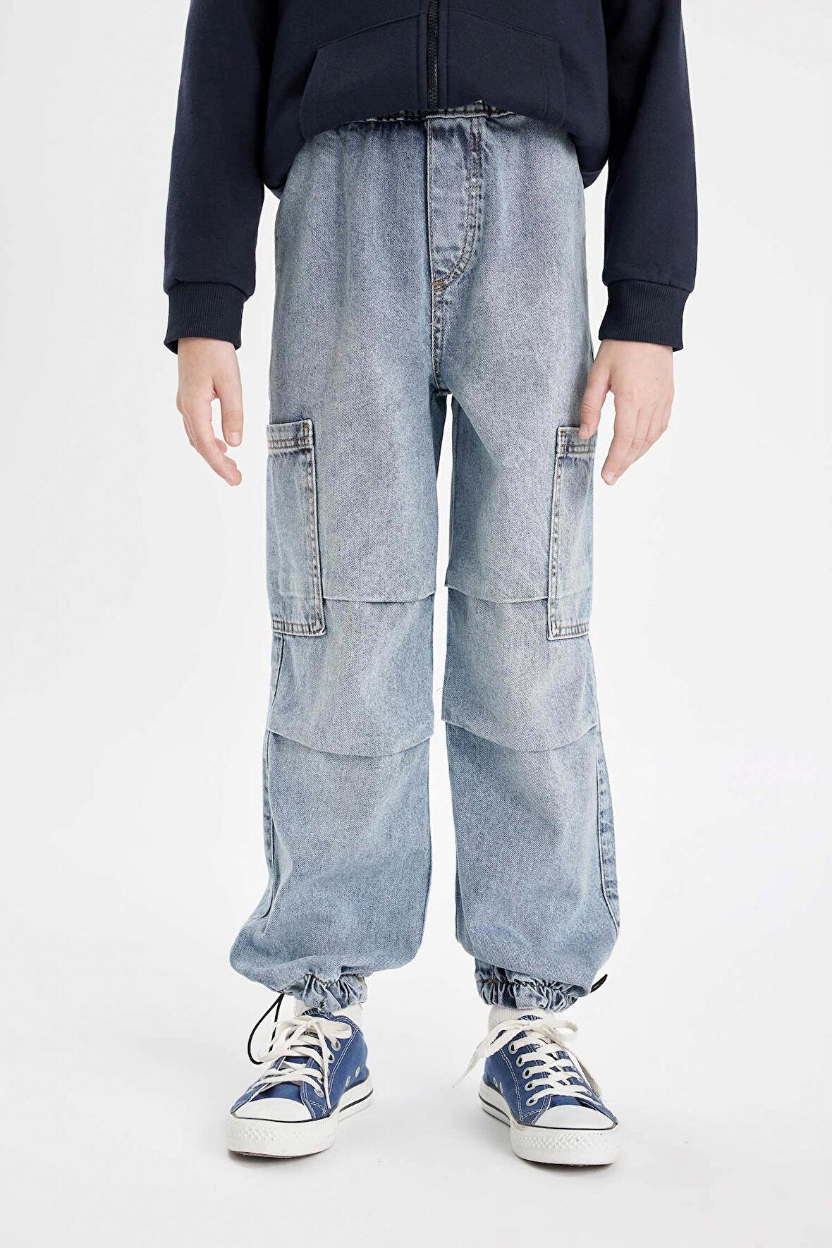 DeFacto Erkek Çocuk Kargo Cepli Beli ve Paçası Lastikli Jogger Paraşüt Jean Pantolon C4519A824AUNM28