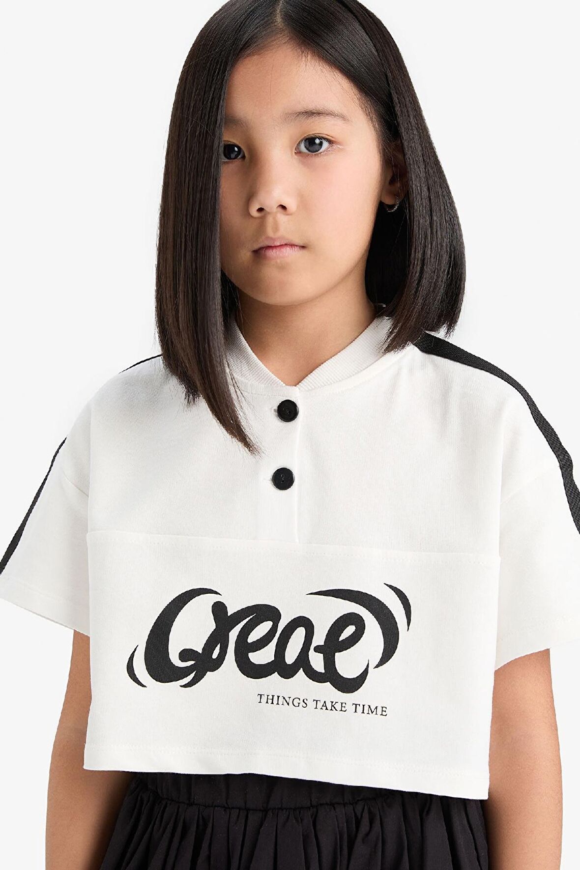 DeFacto Kız Çocuk Crop Bisiklet Yaka Düğmeli Baskılı Kısa Kollu Tişört E1881A825SMER85