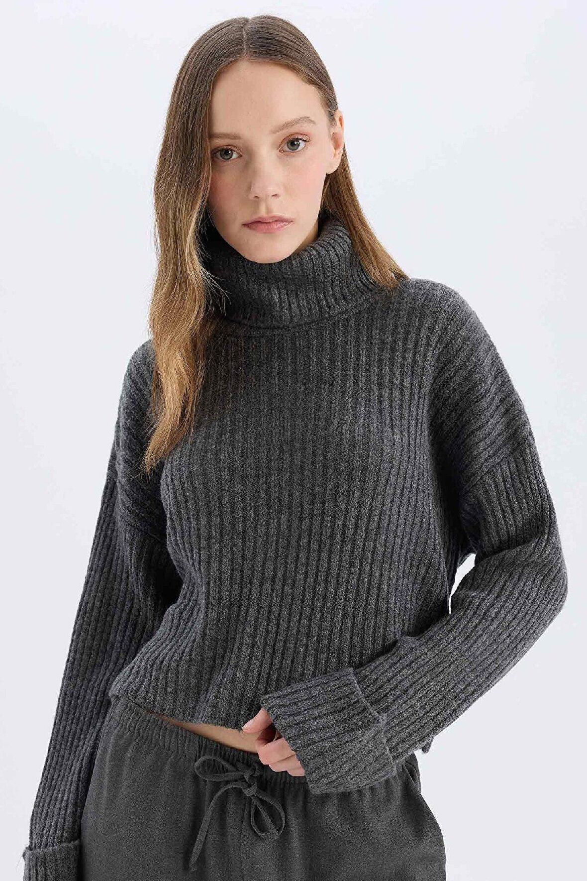 DeFacto Oversize Geniş Kalıp Balıkçı Yaka Triko Kazak L0986AZ24CWAR192