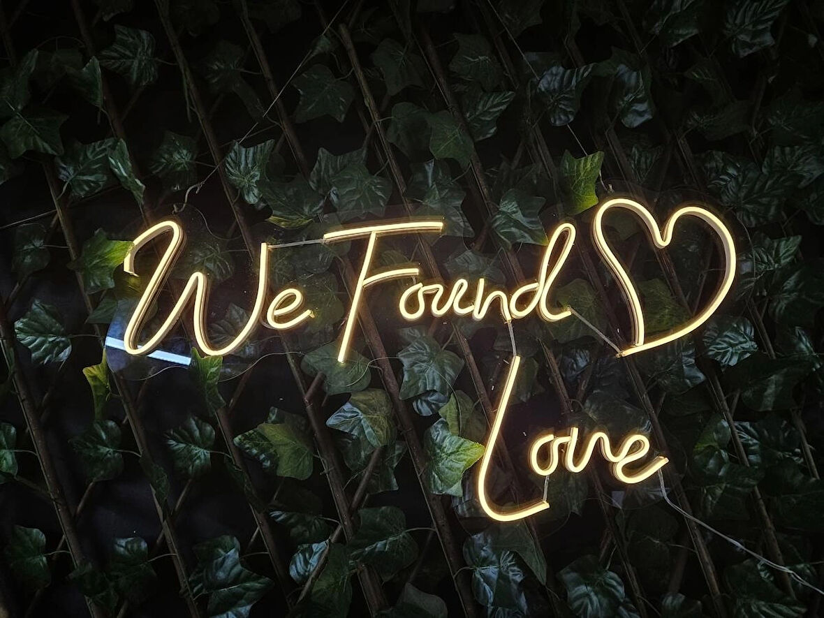 En Güzel Günde We Found Love Işıklı Neon Led Duvar Dekarasyon 50*80 cm