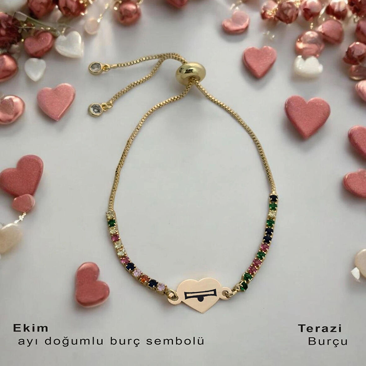 Değişim ve dönüşümün zamanı, Kalp Figürlü ve Renkli Taş Desenli 14 Ayar Altın Plakalı Ekim Bilekliği