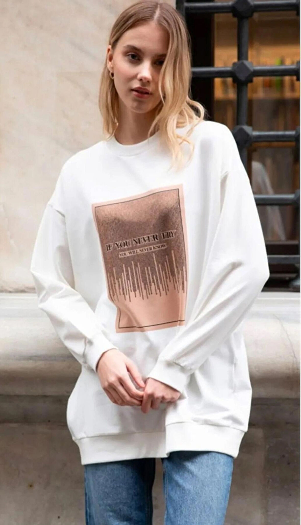 BASKISI TAŞ DETAYLI SWEATSHIRT VANİLYA