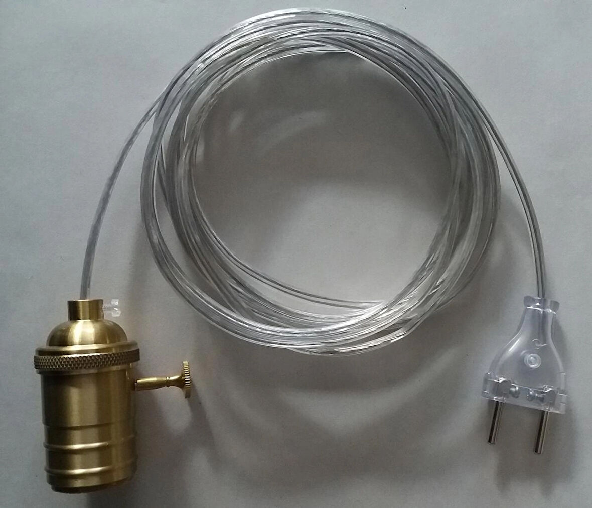 60 cm kırmızı çizgisiz şeffaf kablolu, çevirme anahtarlı duy
