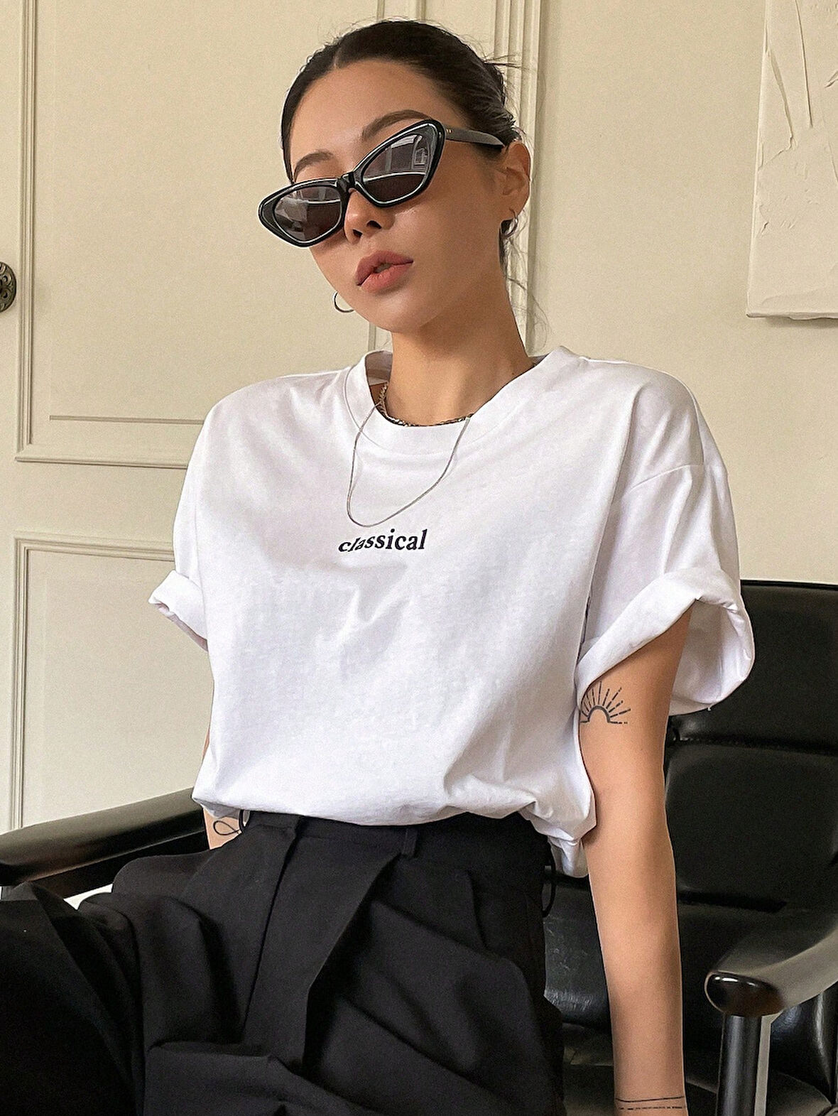 Unisex Pamuklu Beyaz Oversize "Classical" Baskılı Bisiklet Yaka Rahat Günlük T-shirt