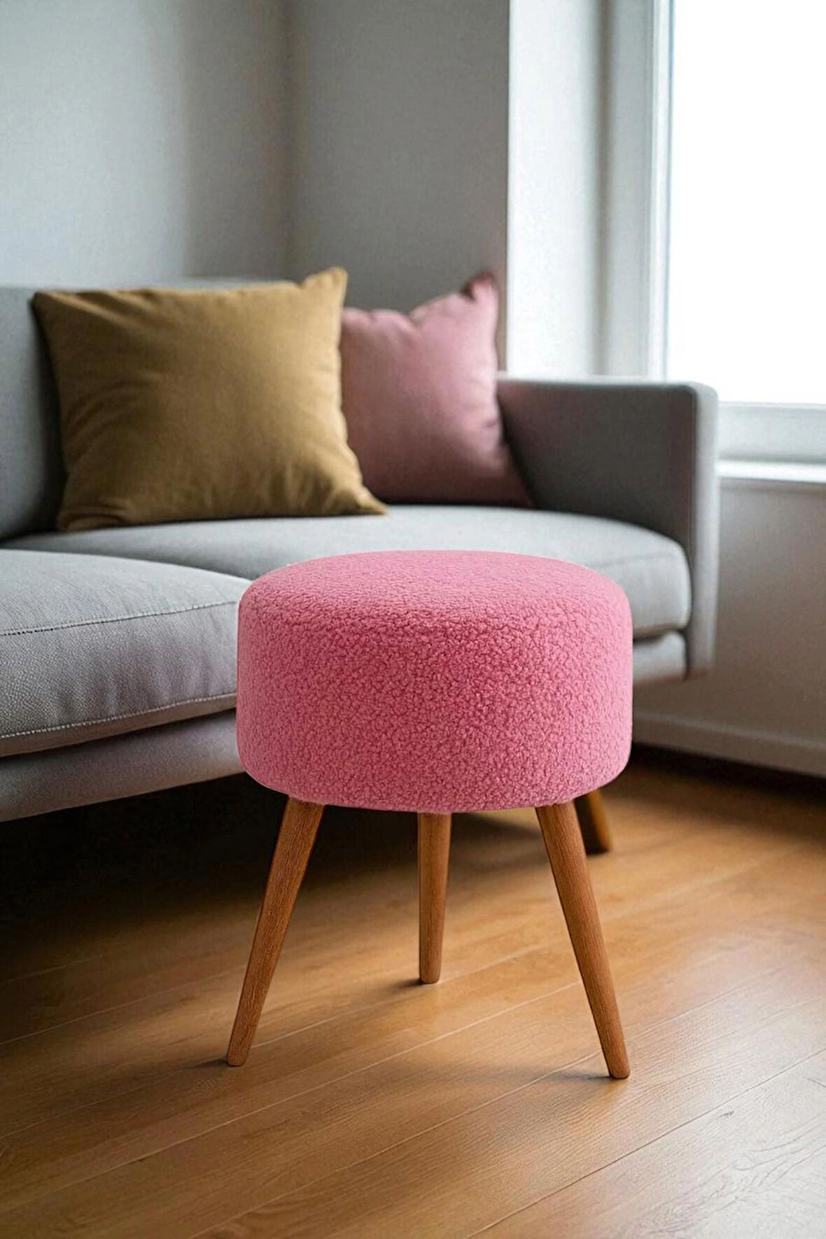 ELVIORA Teddy Peluş Kumaşlı Yuvarlak Puf Bench – Retro Ahşap Ayaklı, Dekoratif ve Konforlu Tabure