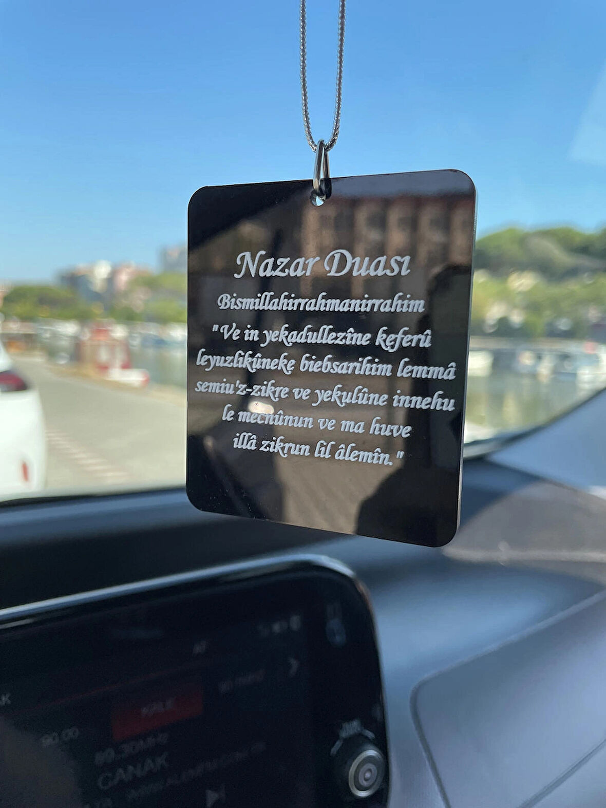 Siyah Pleksi Ayetel Kürsi Ve Nazar Dualı Araba Süsü Dikiz Aynası Süsü Araba Hediyesi -Çift Taraflı