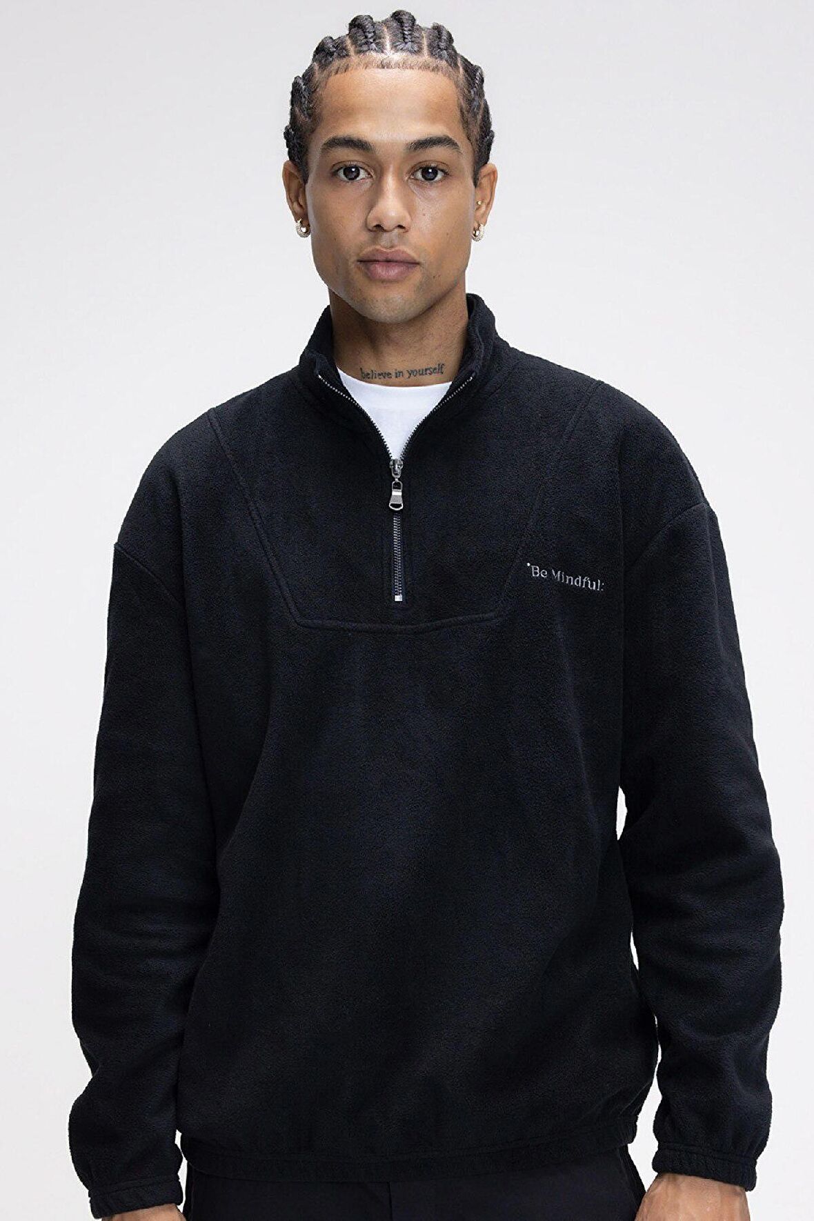 DeFacto Comfort Regular Fit Rahat Kalıp Fermuarlı Dik Yaka Baskılı Polar Sweatshirt C7794AX24AUBK81