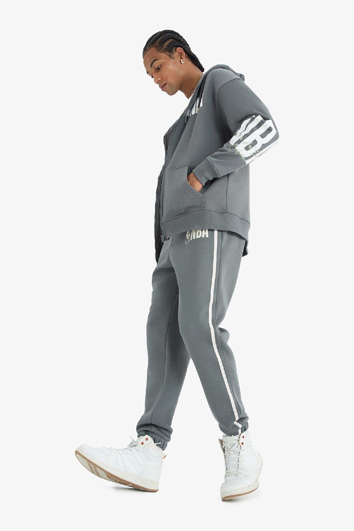 DeFactoFit NBA Wordmark Kalın Jogger Eşofman Altı Standart Fit Beli Bağcıklı Cepli D8618AX25SPGR311