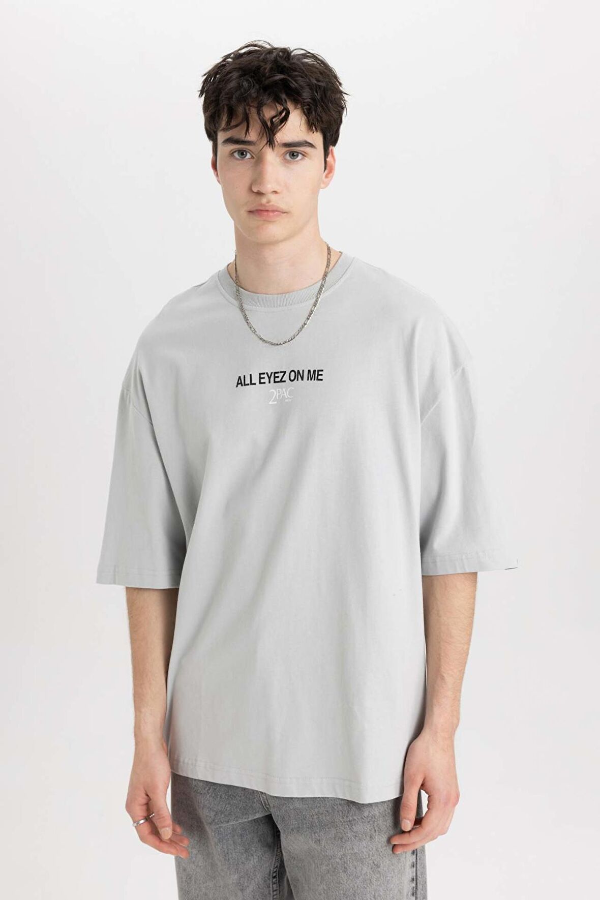 DeFacto Tupac Shakur Loose Fit Bisiklet Yaka Kısa Kollu Tişört B5519AX24SPGR91