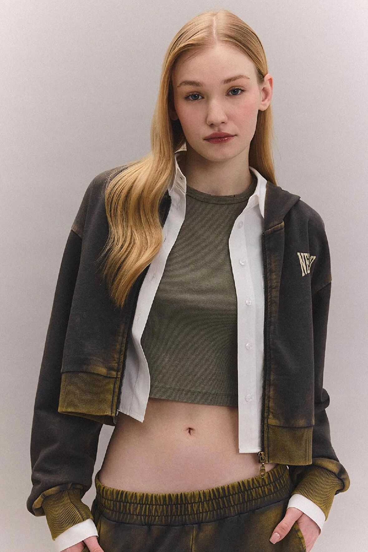 DeFacto Coool Crop Kapüşonlu Baskılı Soluk Yıkama Efektli Kalın Fermuarlı Sweatshirt C4475AX24SPAR191
