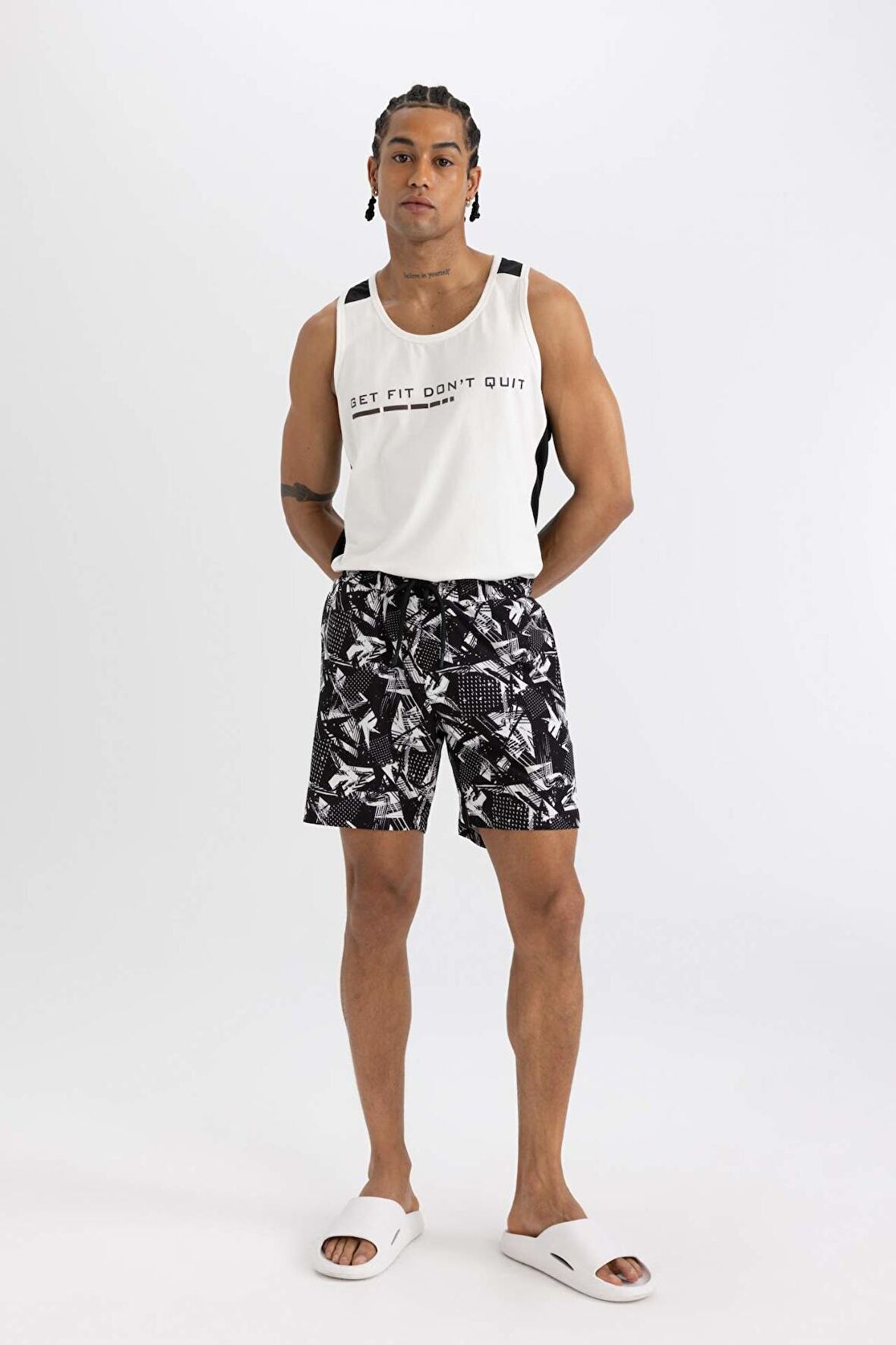 DeFactoFit Regular Fit Baskılı Esnek Dokulu Diz Boyu Sporcu Deniz Şortu B5994AX24HSBK81