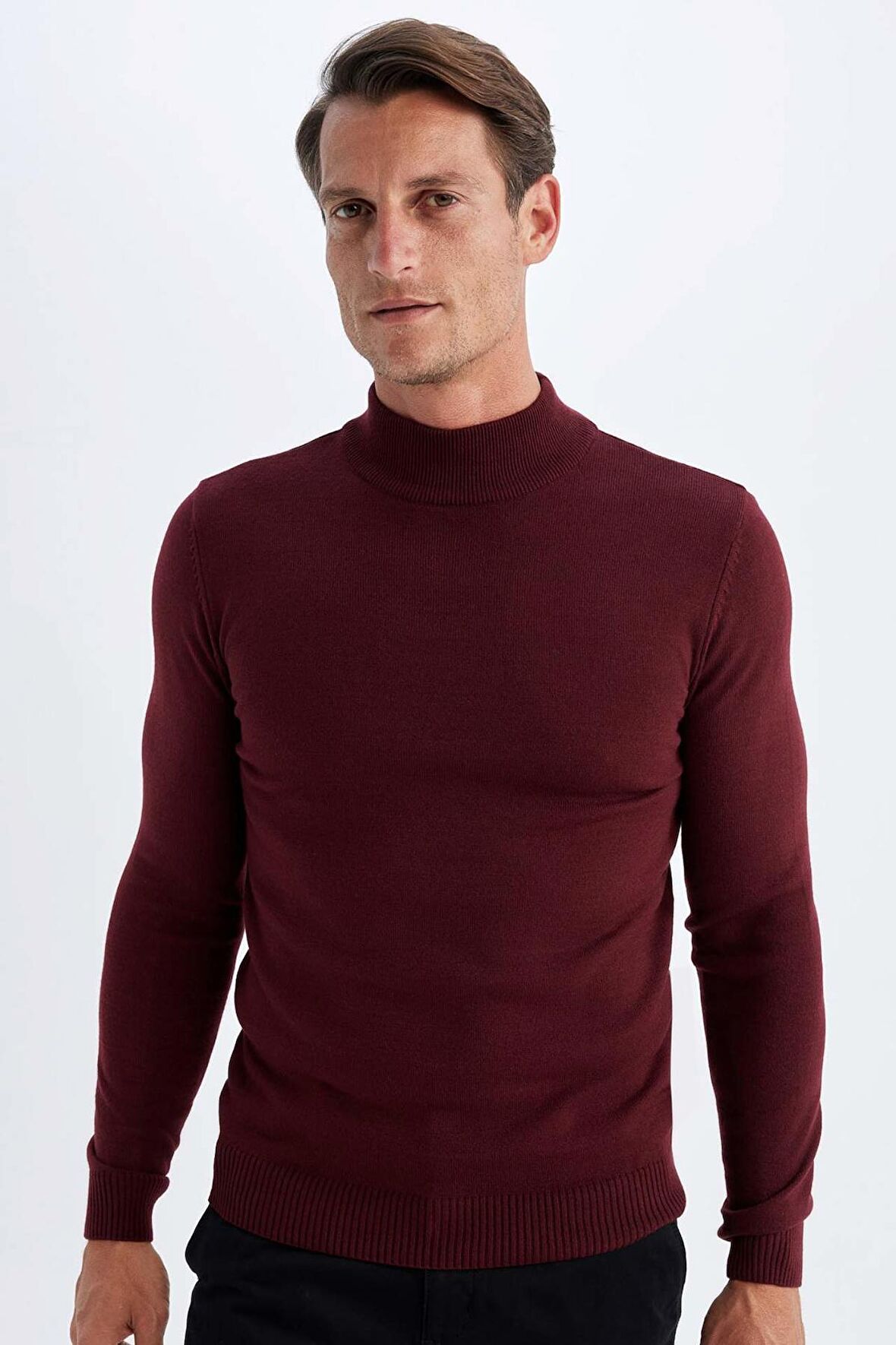DeFacto Slim Fit Dar Kesim Yarım Balıkçı Yaka Basic Düz Triko Kazak R1127AZ24WNBR50