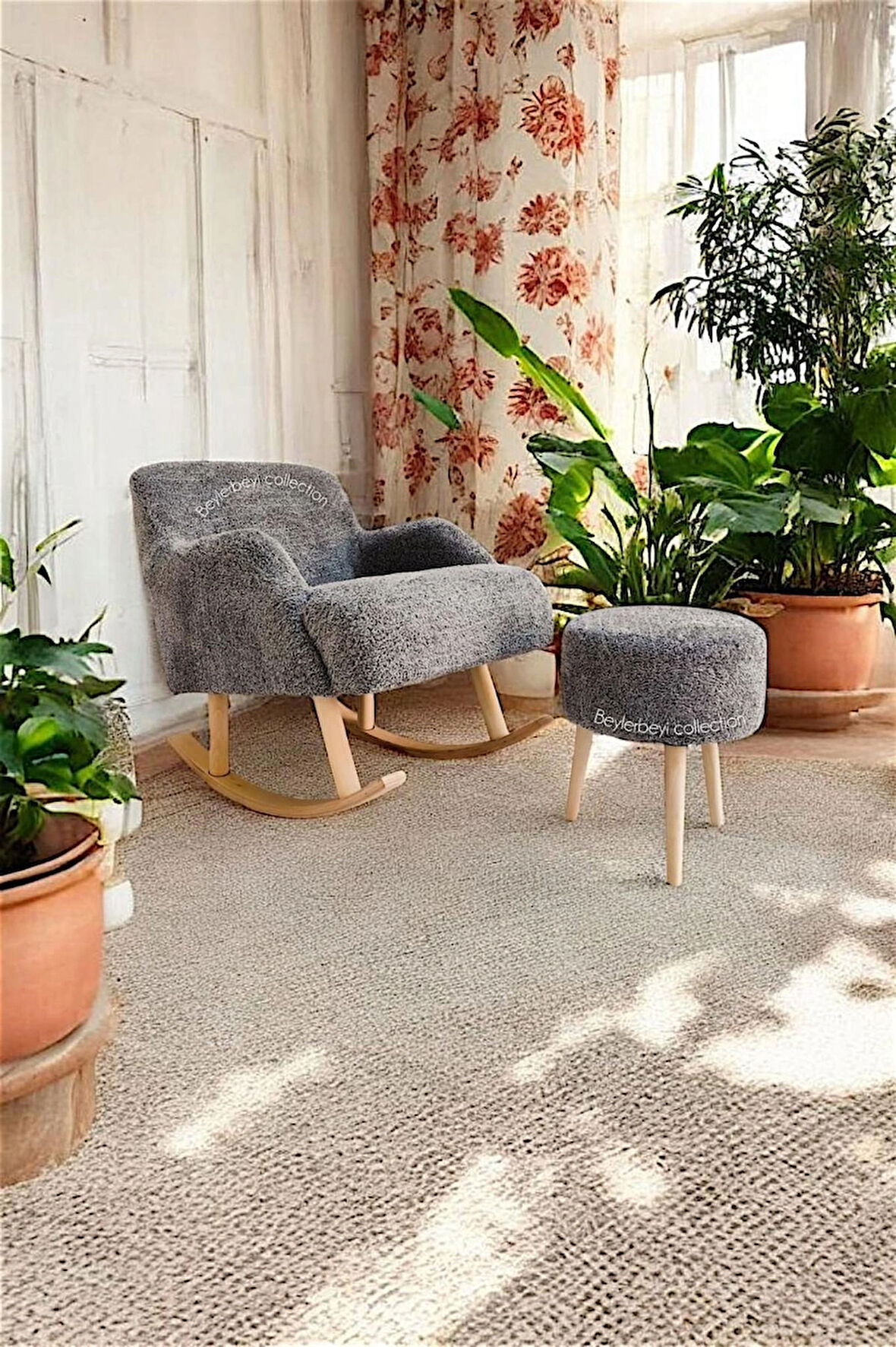 Sallanan Ahşap Ayaklı Berjer Koltuk - Puf Hediyeli