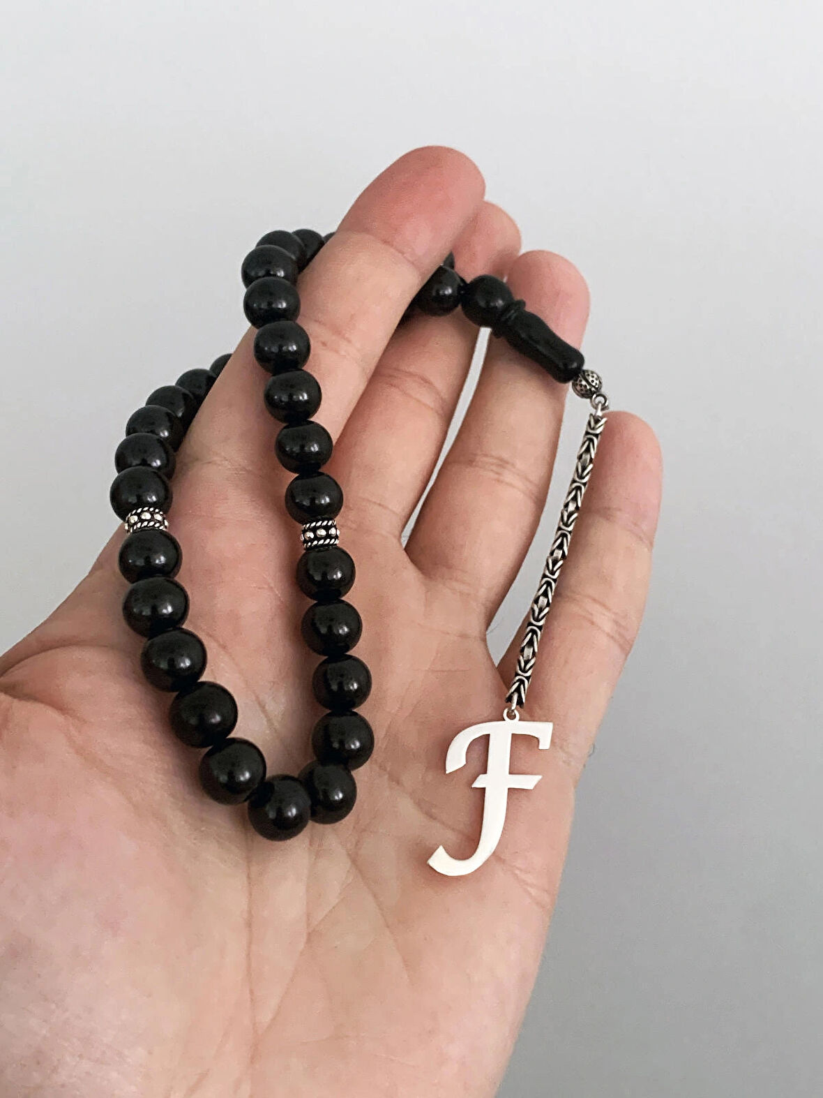 F harfli 925 ayar gümüş püskül, harf ve ayraçlı oltu tesbih (kral zincir)