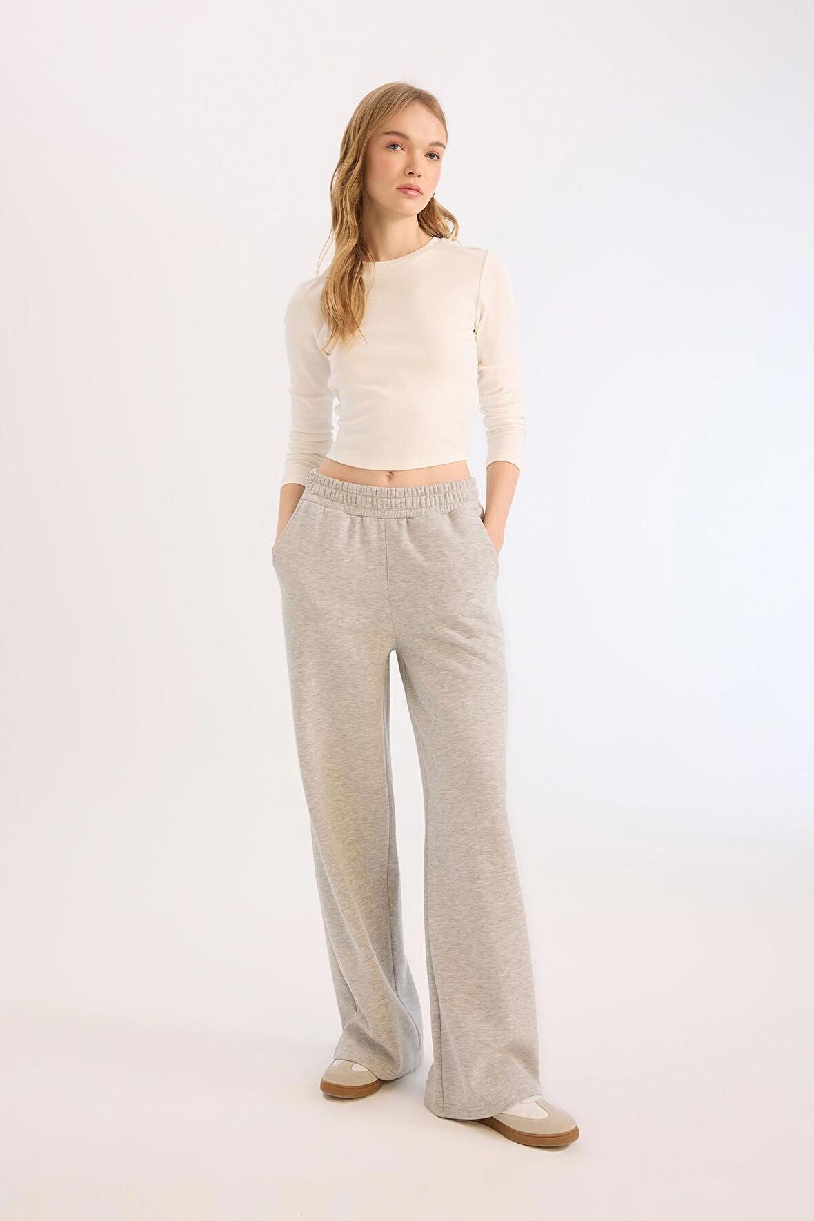 DeFacto Coool Wide Leg Eşofman Altı Beli Lastikli Geniş Bol Paça B3345AX25SPGR210