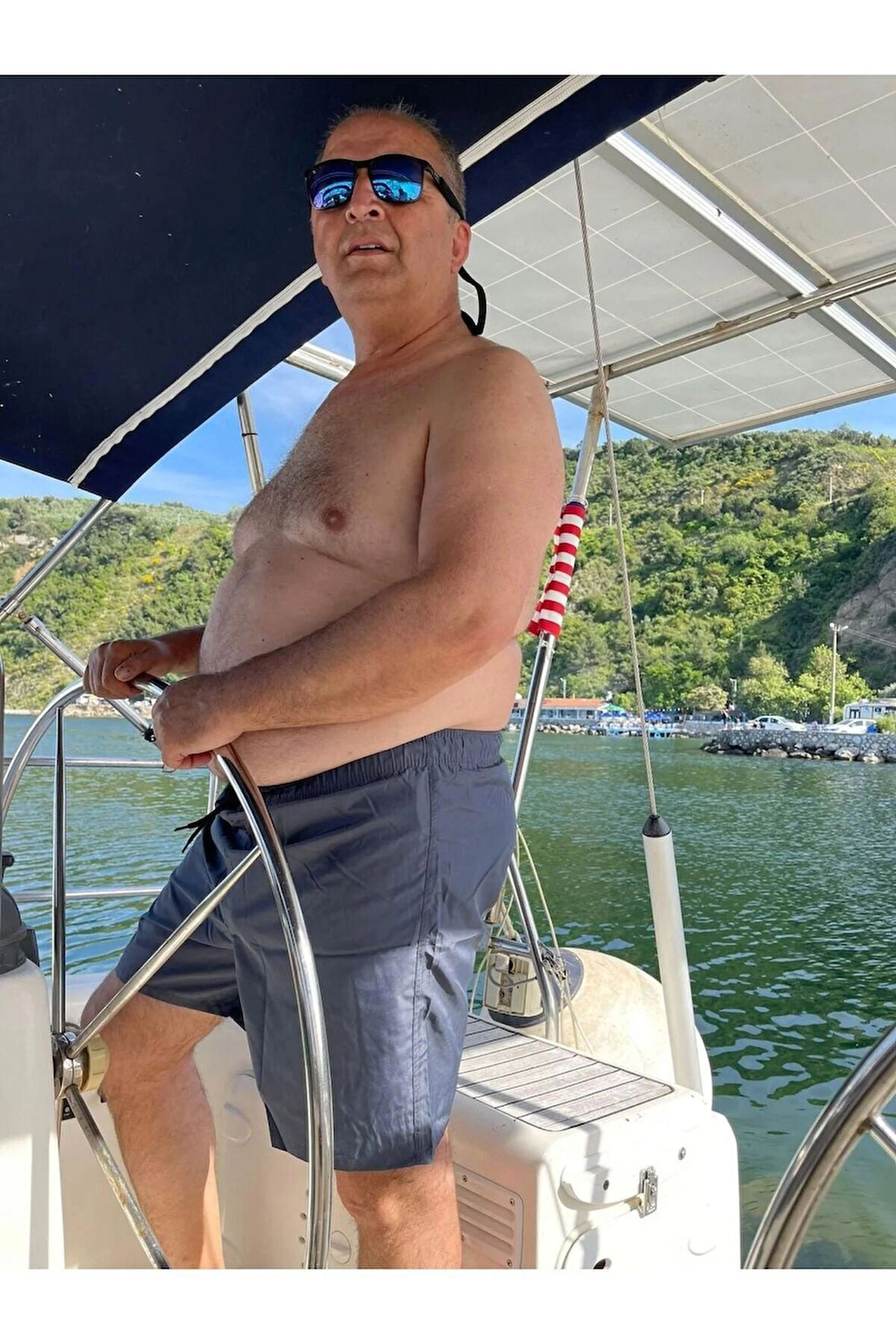 Erkek Büyük Beden Siyah Hızlı Kuruyan Kumaş Tek Arka Cepli Standart Boy Mayo Deniz Şortu