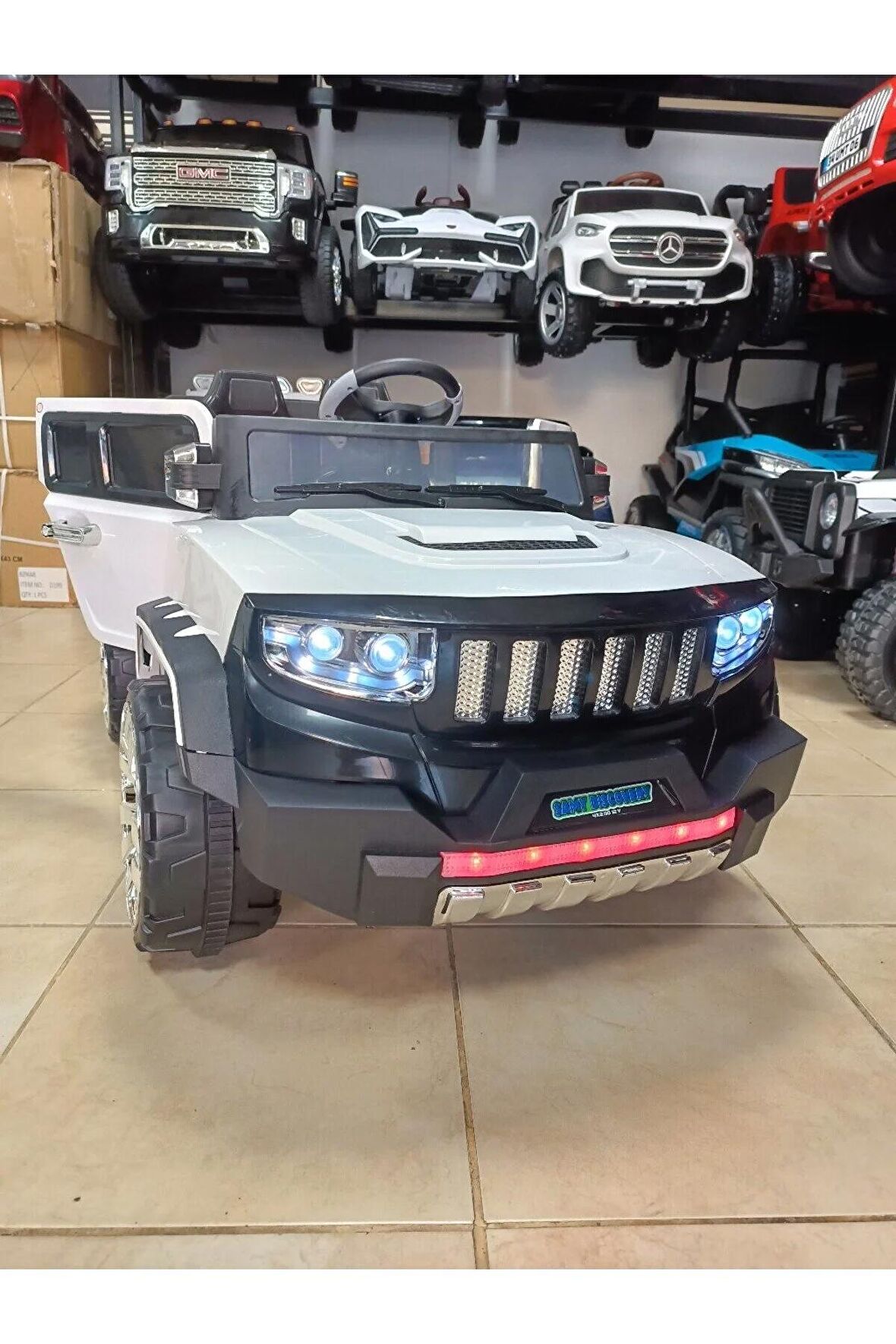 Discovery 4x2! 12V, Uzaktan Kumandali, Çift Motor, Bluetooth Müzik, Arka Bagajlı Akülü Araba!