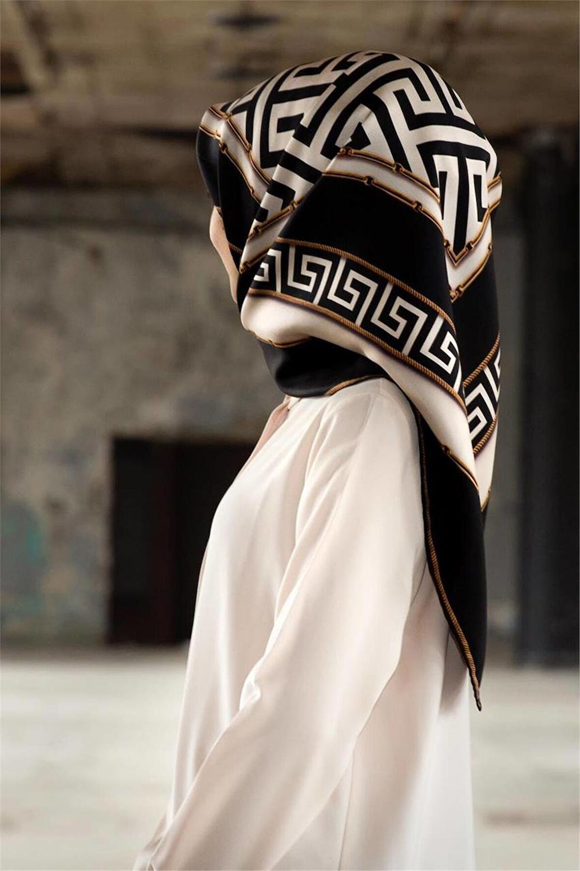 Vissona Twill İpek Eşarp Siyah, Krem