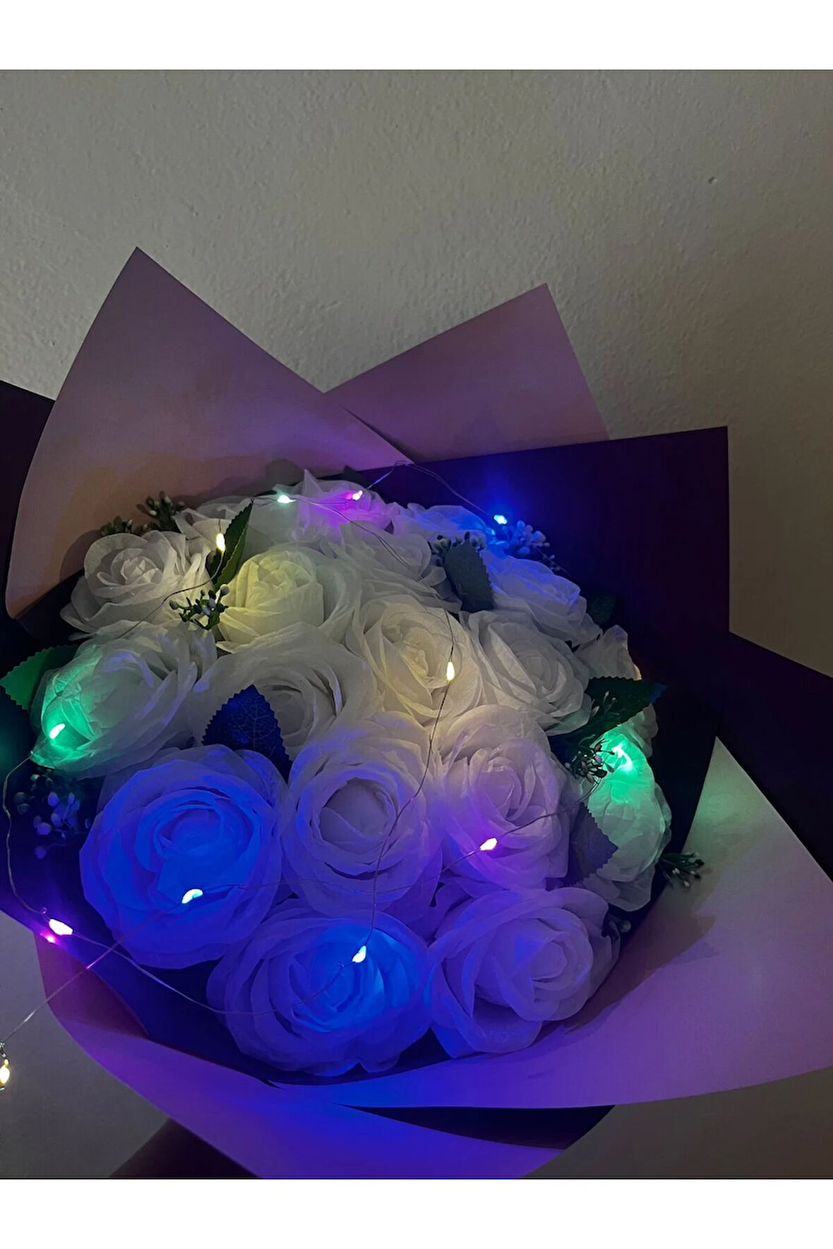 Ledli beyaz gül buketi