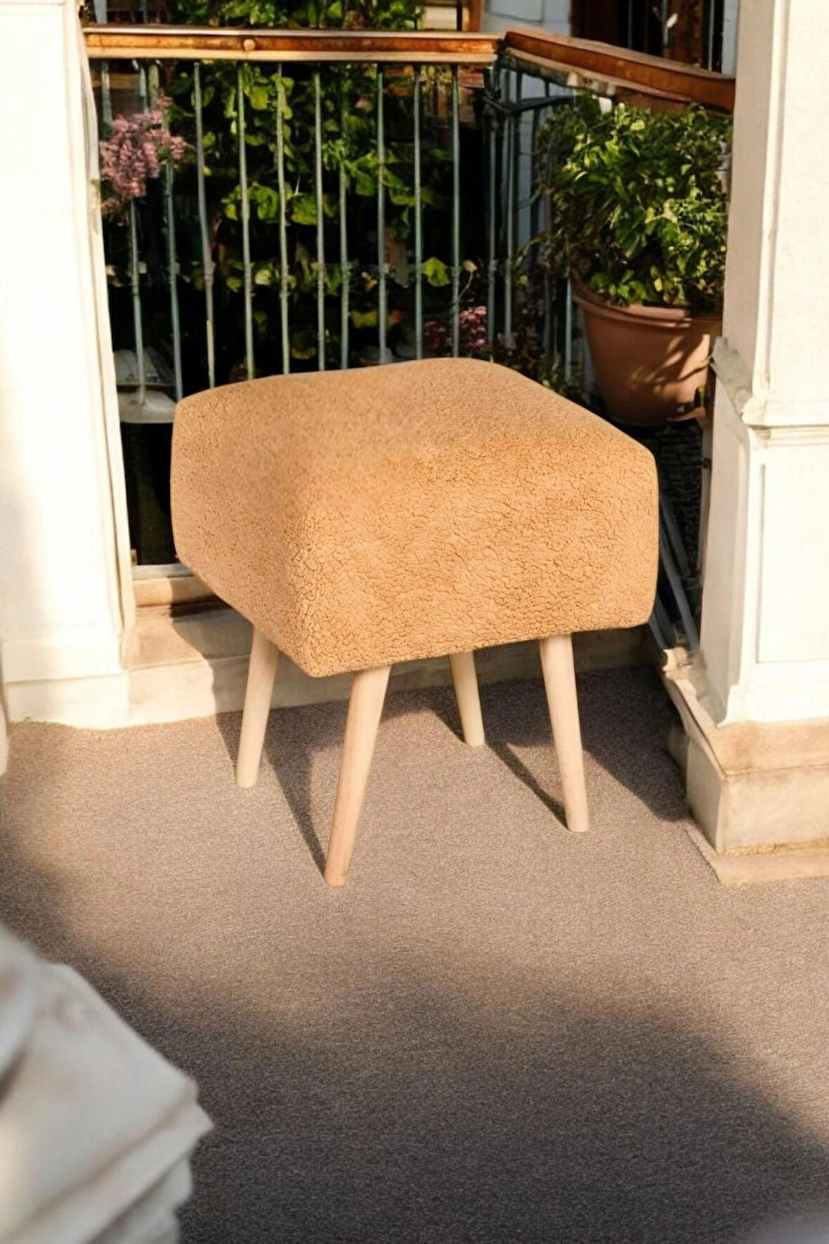 Figo Dekoratif Kare Puf Ahşap Ayaklı Teddy Kumaş Bench