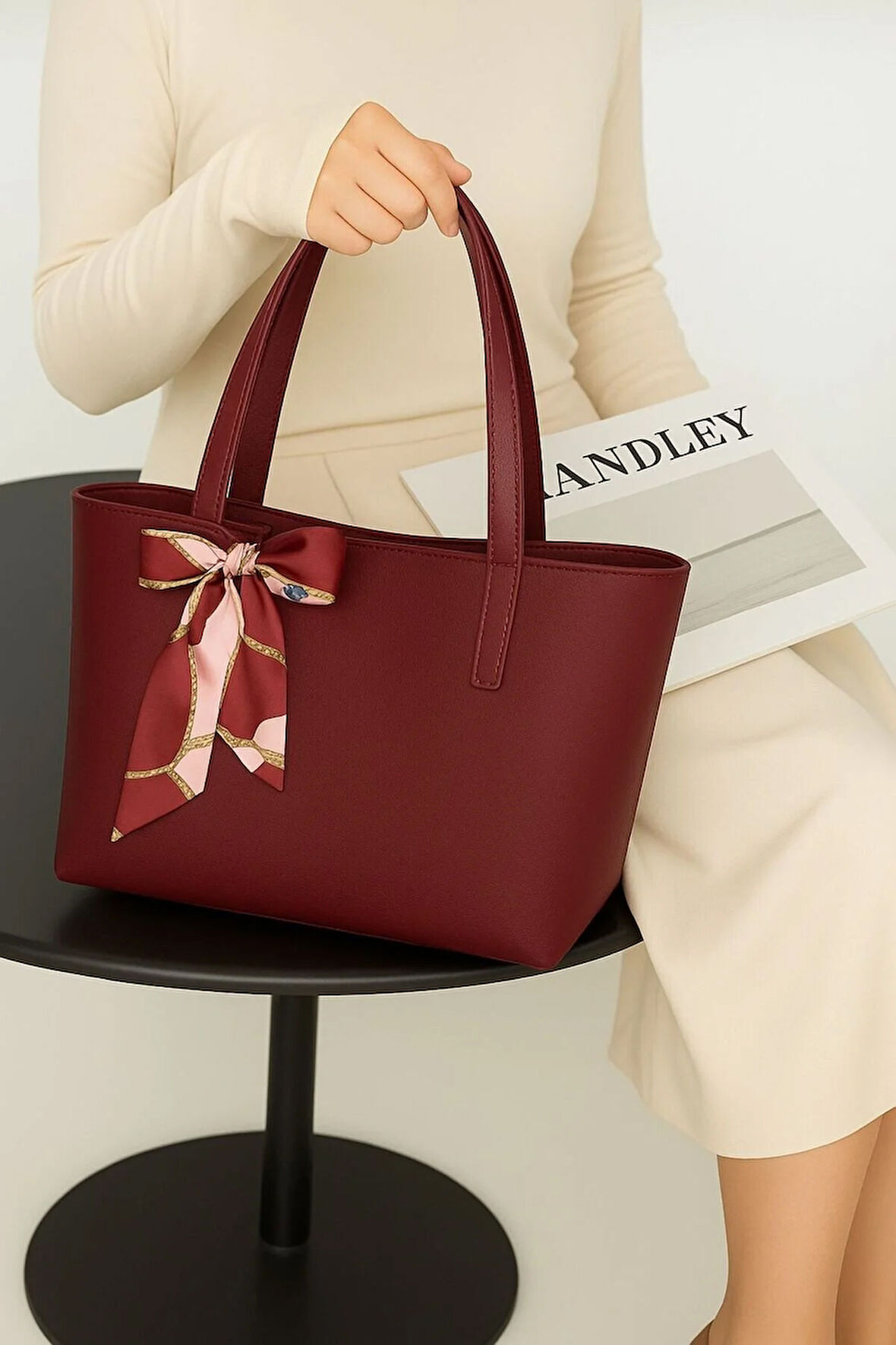 Elegan Deri Omuz Çantası Şık Fular Detaylı