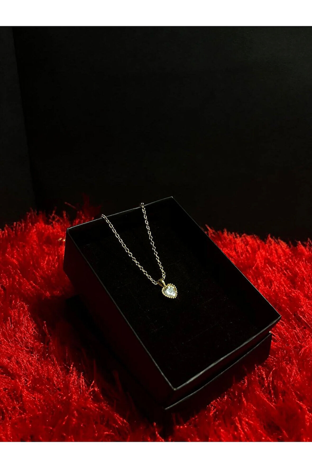 Model Beyaz Taşlı Kalp Gold Kolye