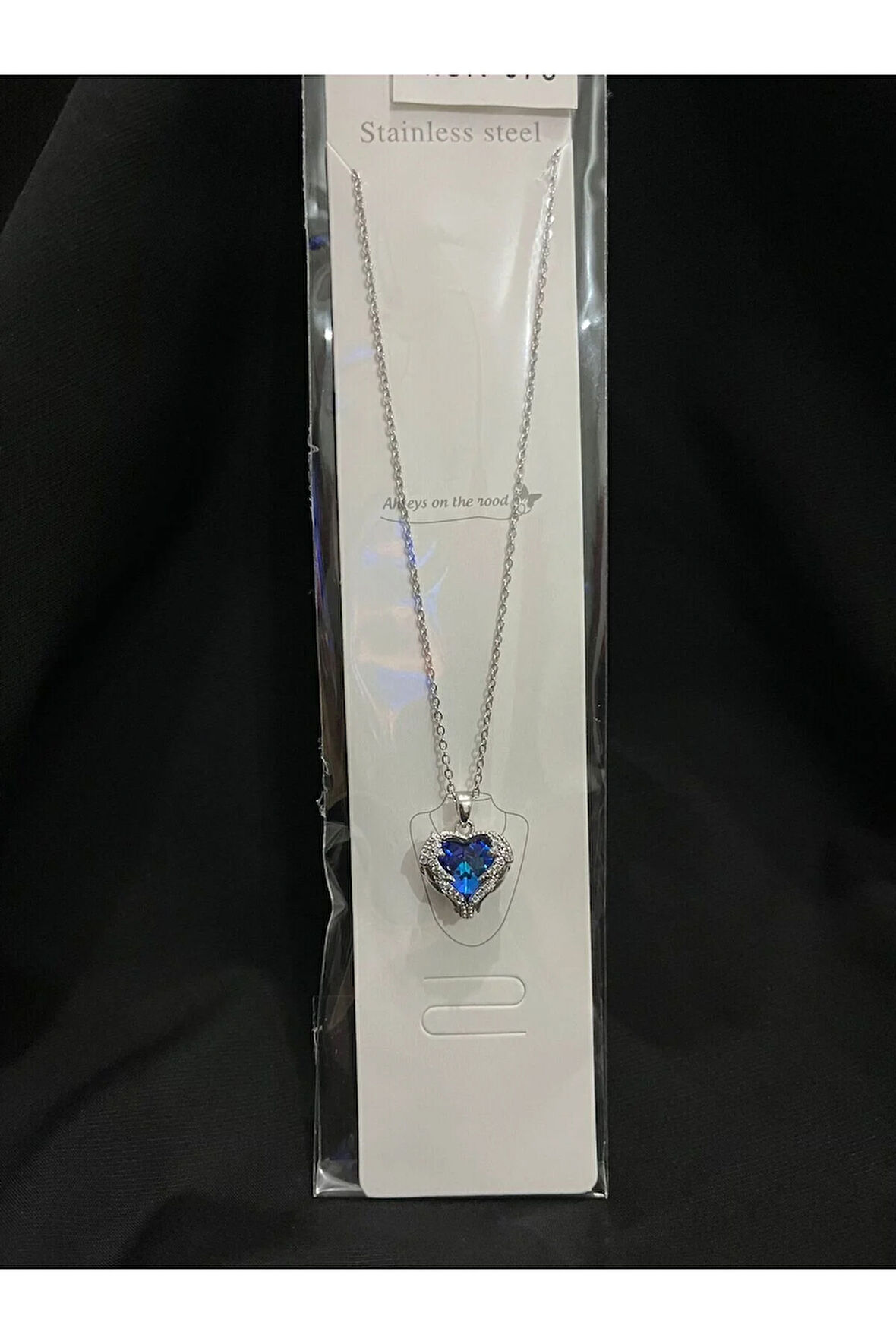 Parlak Taş Detaylı Kalp Şekilli Çelik Kolye