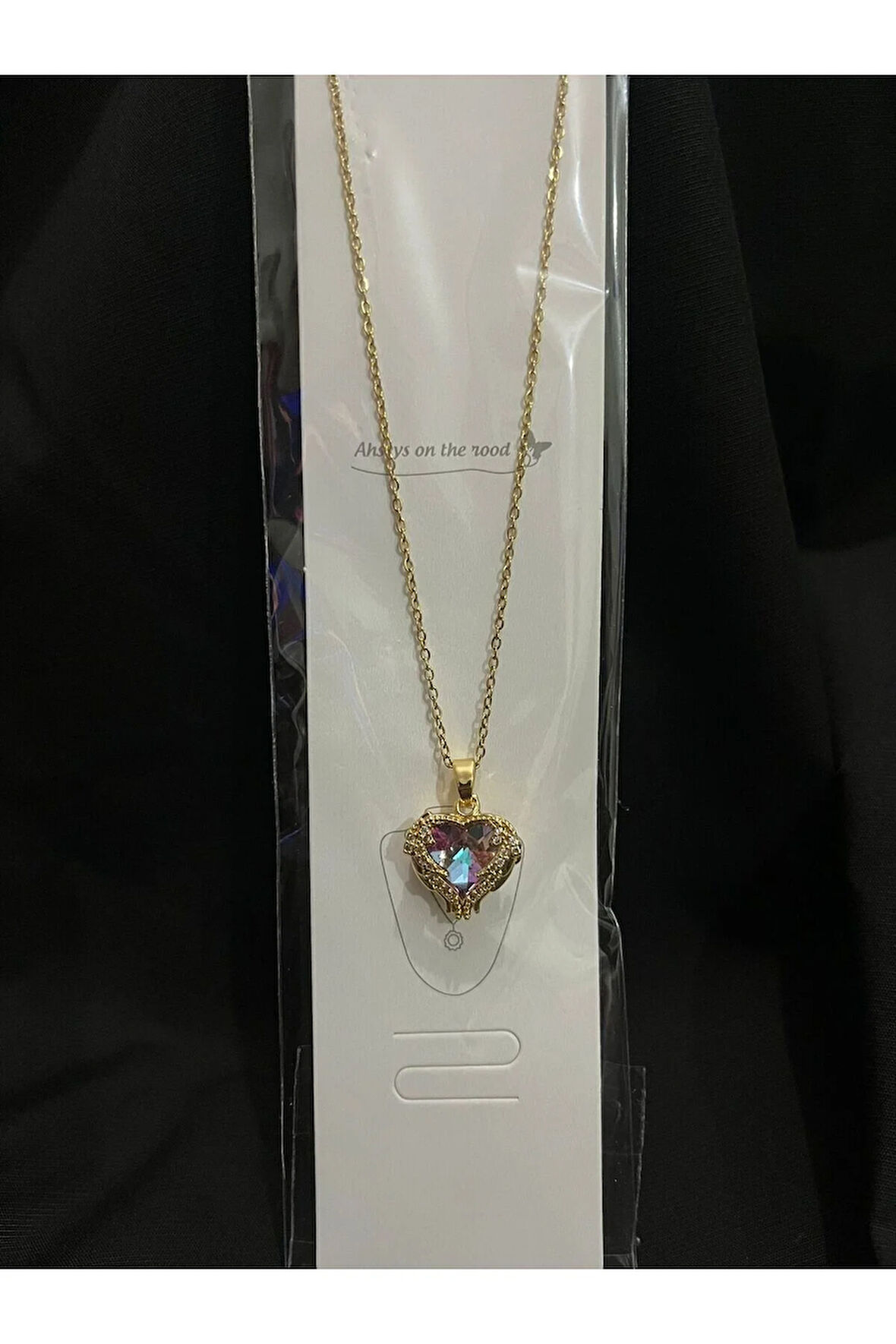 Parlak Taş Detaylı Kalp Şekilli Çelik Kolye