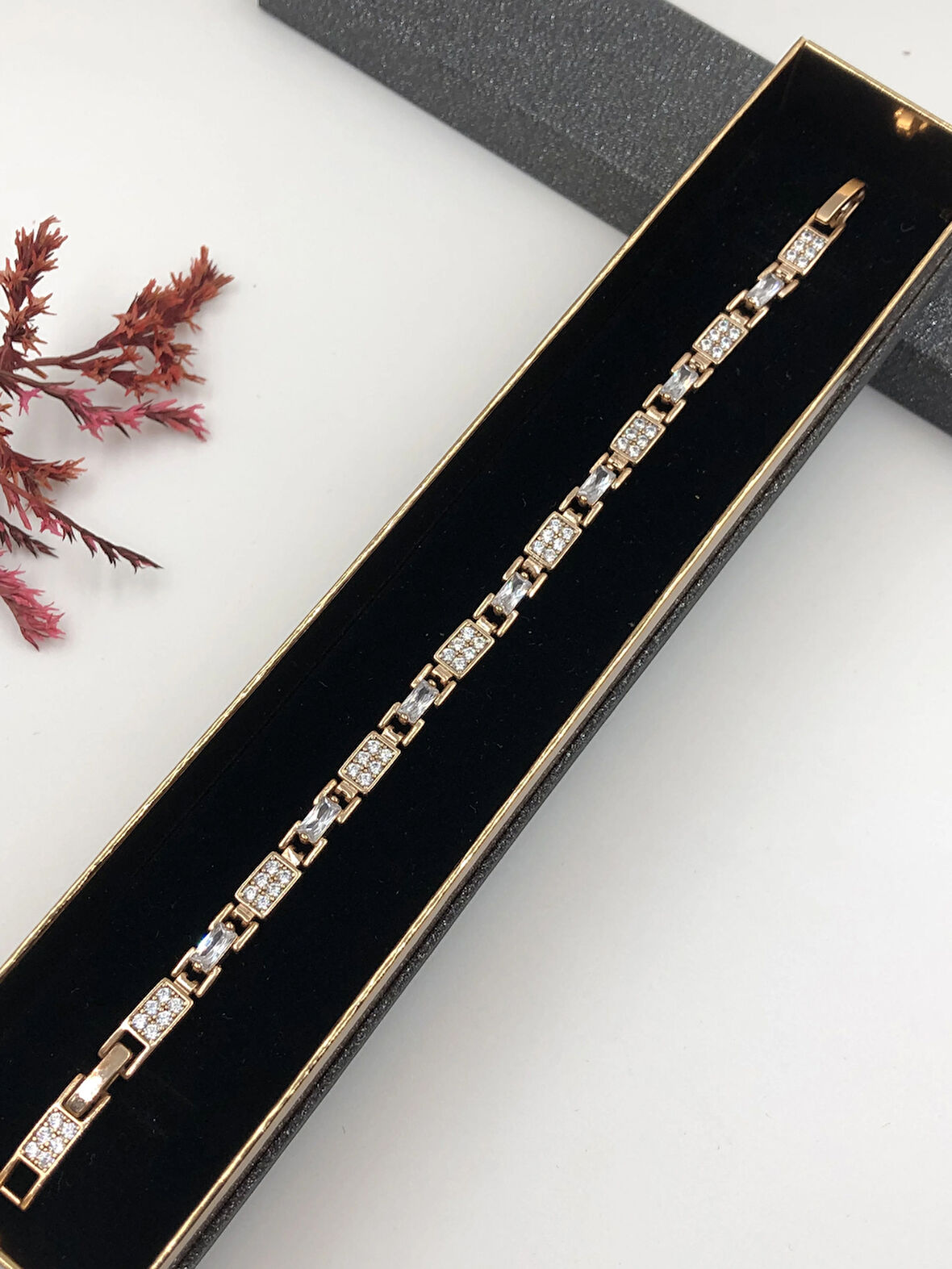 Şıklığın Tamamlayıcısı! Xuping Rose Renk Kadın Bileklik Bakır Renk 19 Cm kutulu Renk Atmaz