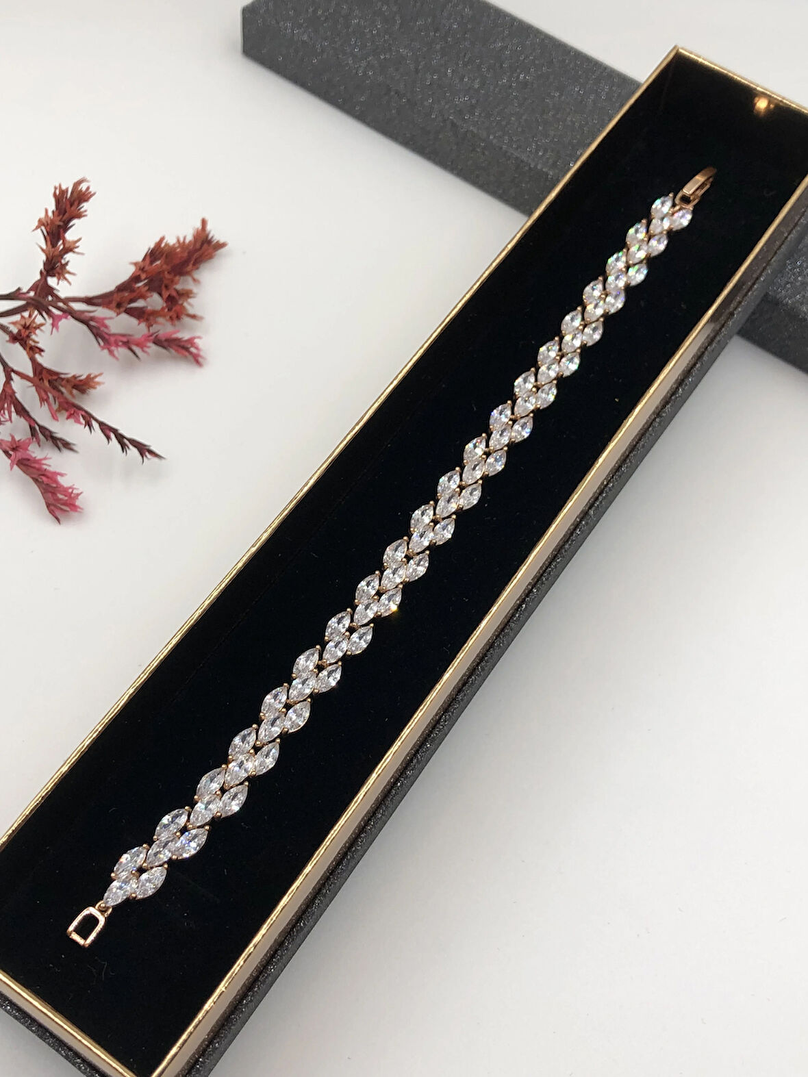 Şıklığın Tamamlayıcısı! Xuping Altın Renk Kadın Bileklik 14 K Gold Renk 17 Cm kutulu Renk Atmaz