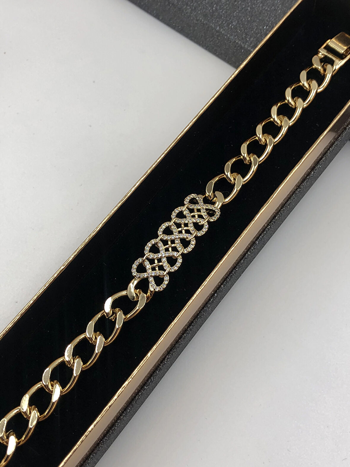 Şıklığın Tamamlayıcısı! Xuping Altın Renk Kadın Bileklik 14 K Gold Renk 17+2 Cm kutulu Renk Atmaz