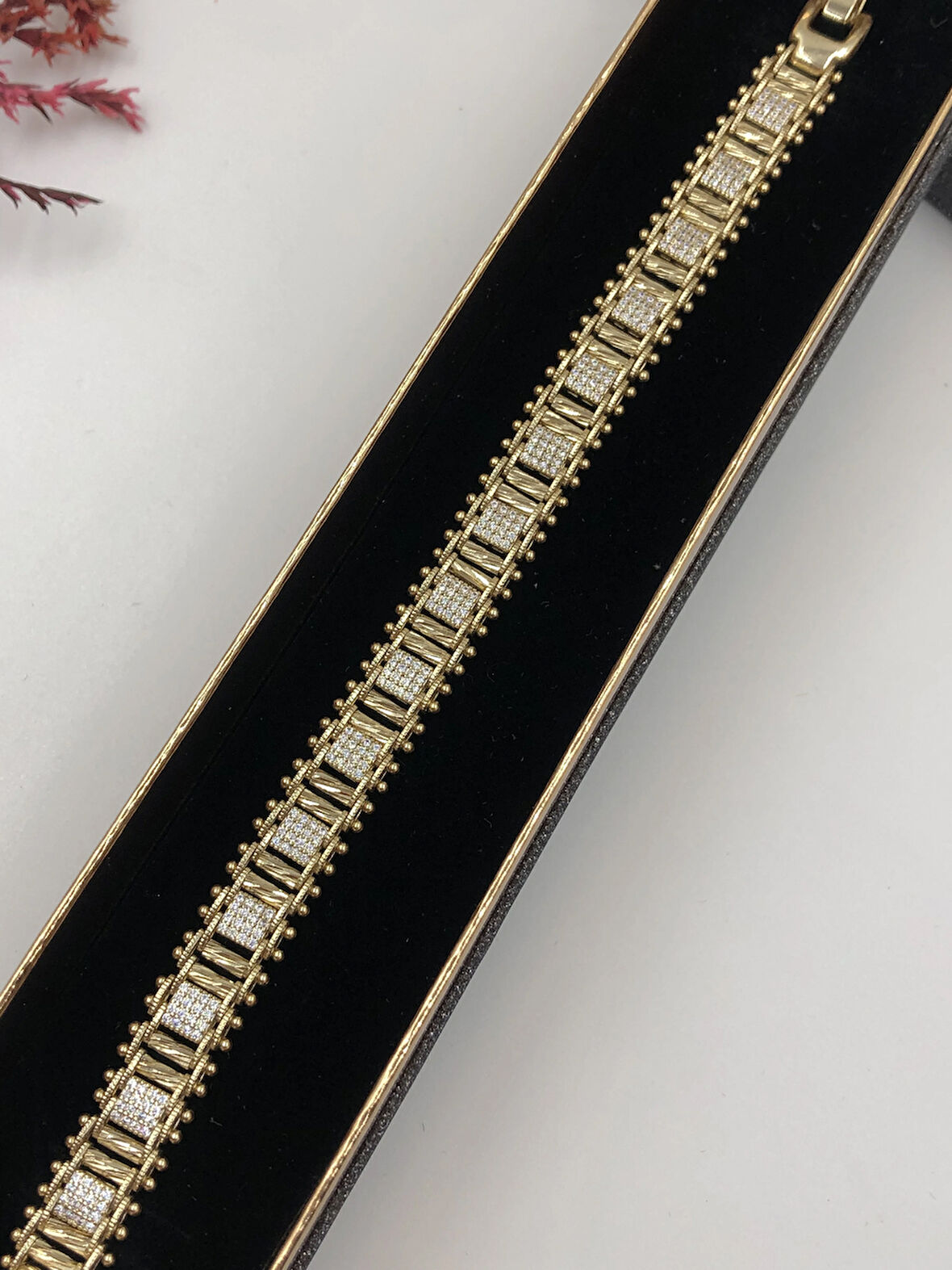 Şıklığın Tamamlayıcısı! Xuping Altın Renk Kadın Bileklik 14 K Gold Renk 18 Cm kutulu Renk Atmaz