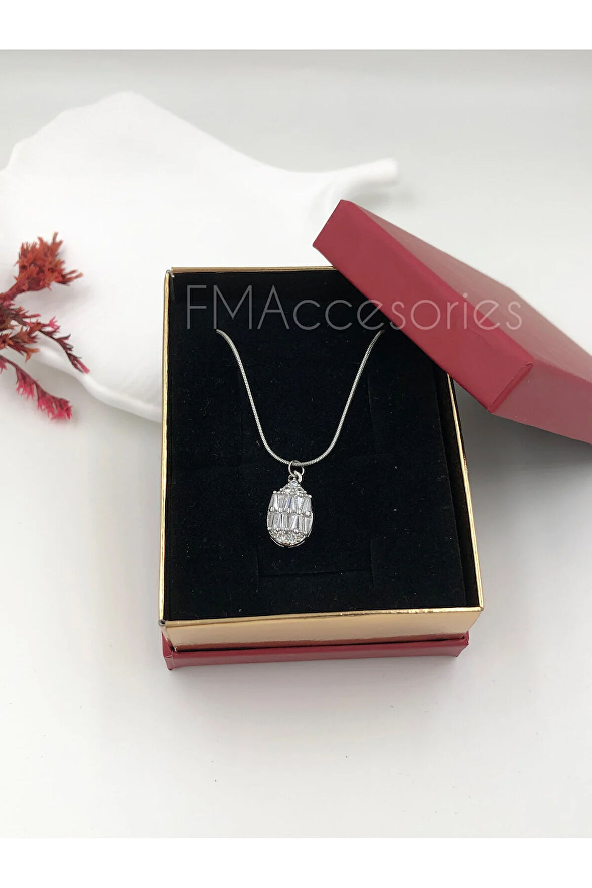 Çelik Kadın Kolye Paslanmaz Gümüş Renk Baget Taşlı 45 cm Antialerjik HEDİYE KUTULU