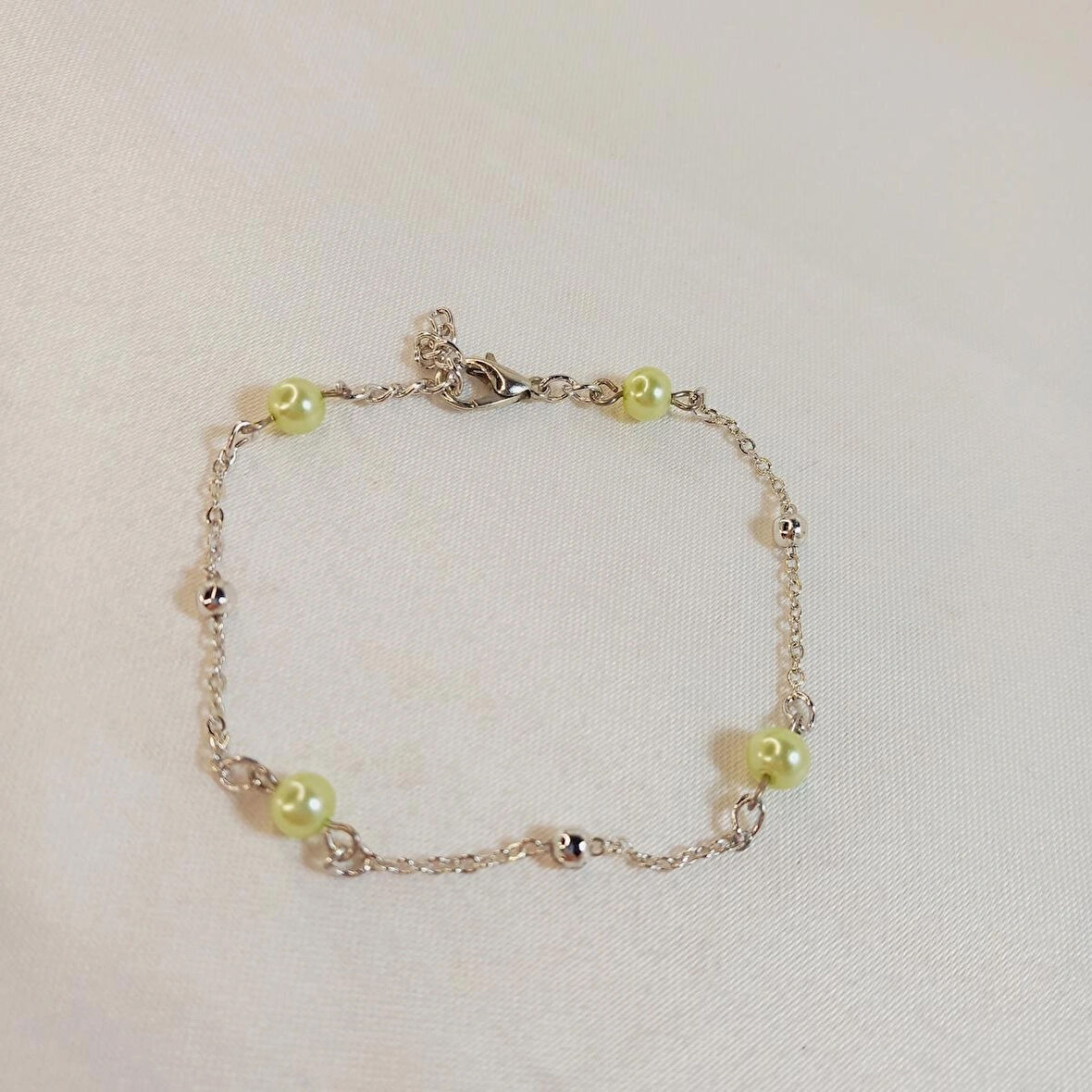 Crystal Atelier İnci Bileklik, İncili Bileklik, Gümüş Kaplama İnci Sıra Bileklik, Barok İnci Bileklik, Kadın İnci Bileklik, Zarif İnci Detay Bileklik, Gümüş Kaplama İnci Modeli Tasarım Bileklik, Zincir Bileklik