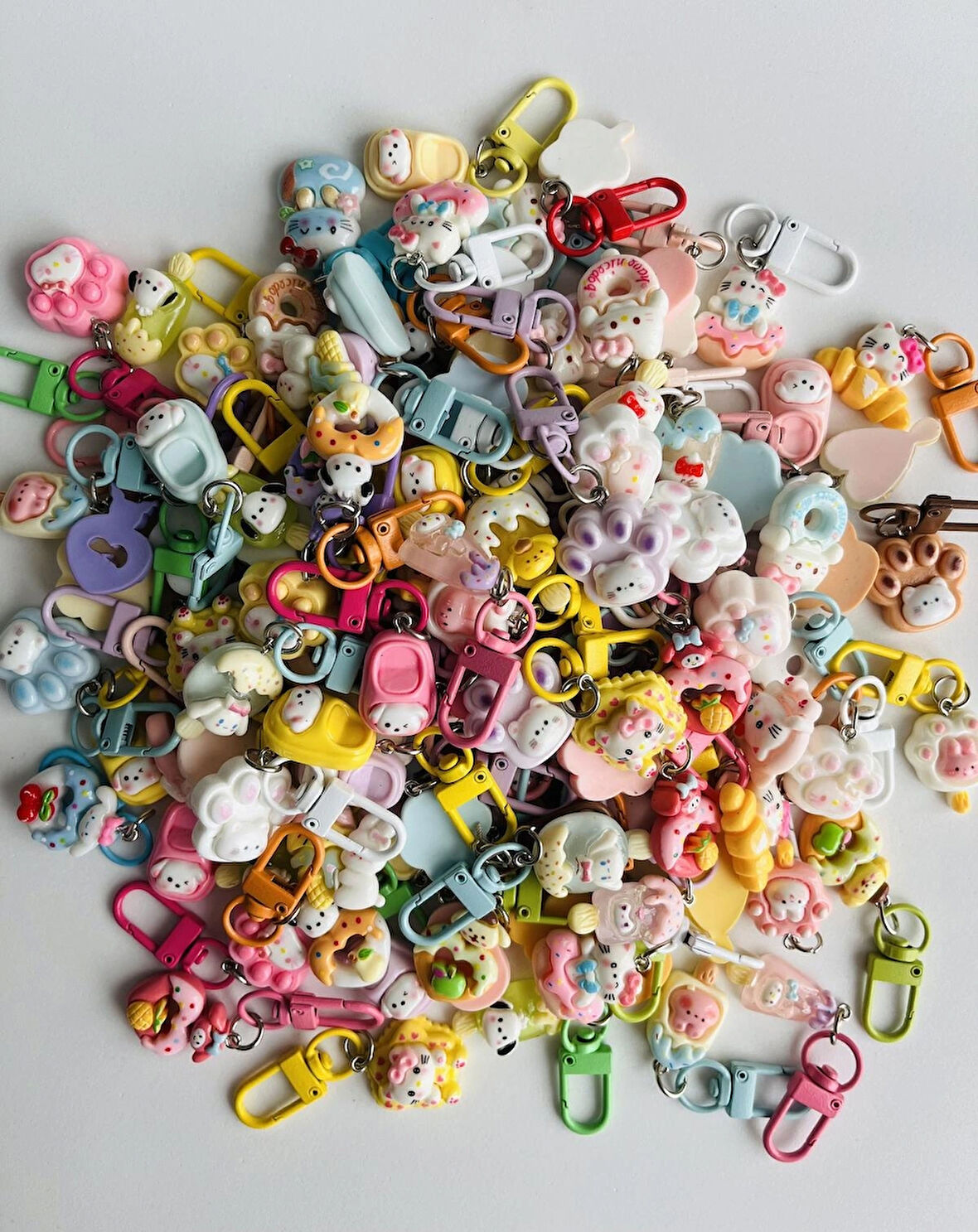 3 Adet Kawaii Sevimli Anahtarlık ve Fermuar Süsü – Renkli Mini Figür Charm (Rastgele Gönderim)