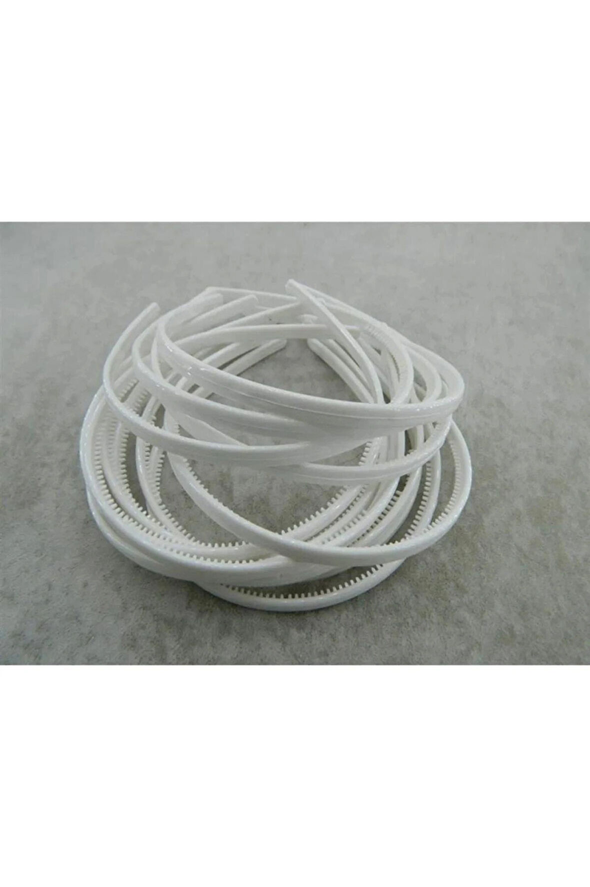 Süslenmemiş Plastik Taç 12 Adet Beyaz