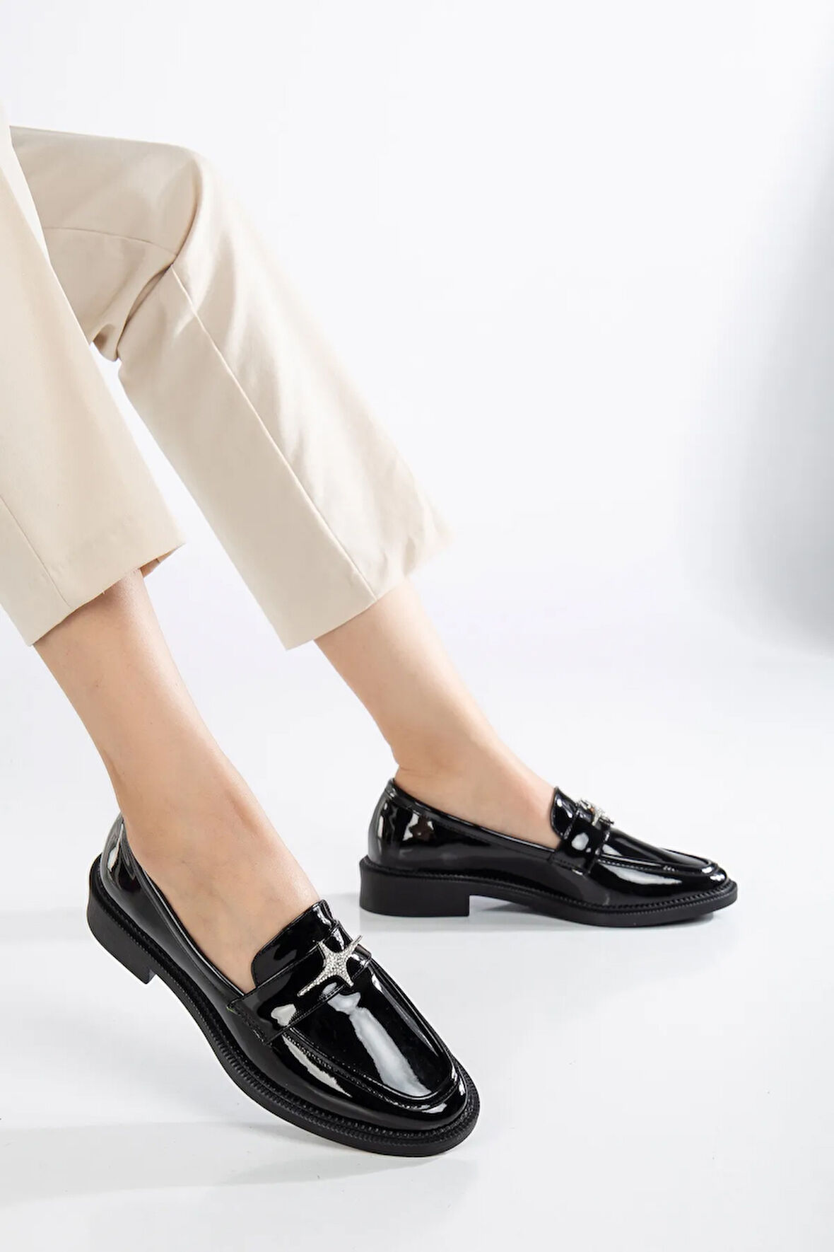 Kadın Loafer Siyah Rugan Tokalı Ayakkabı