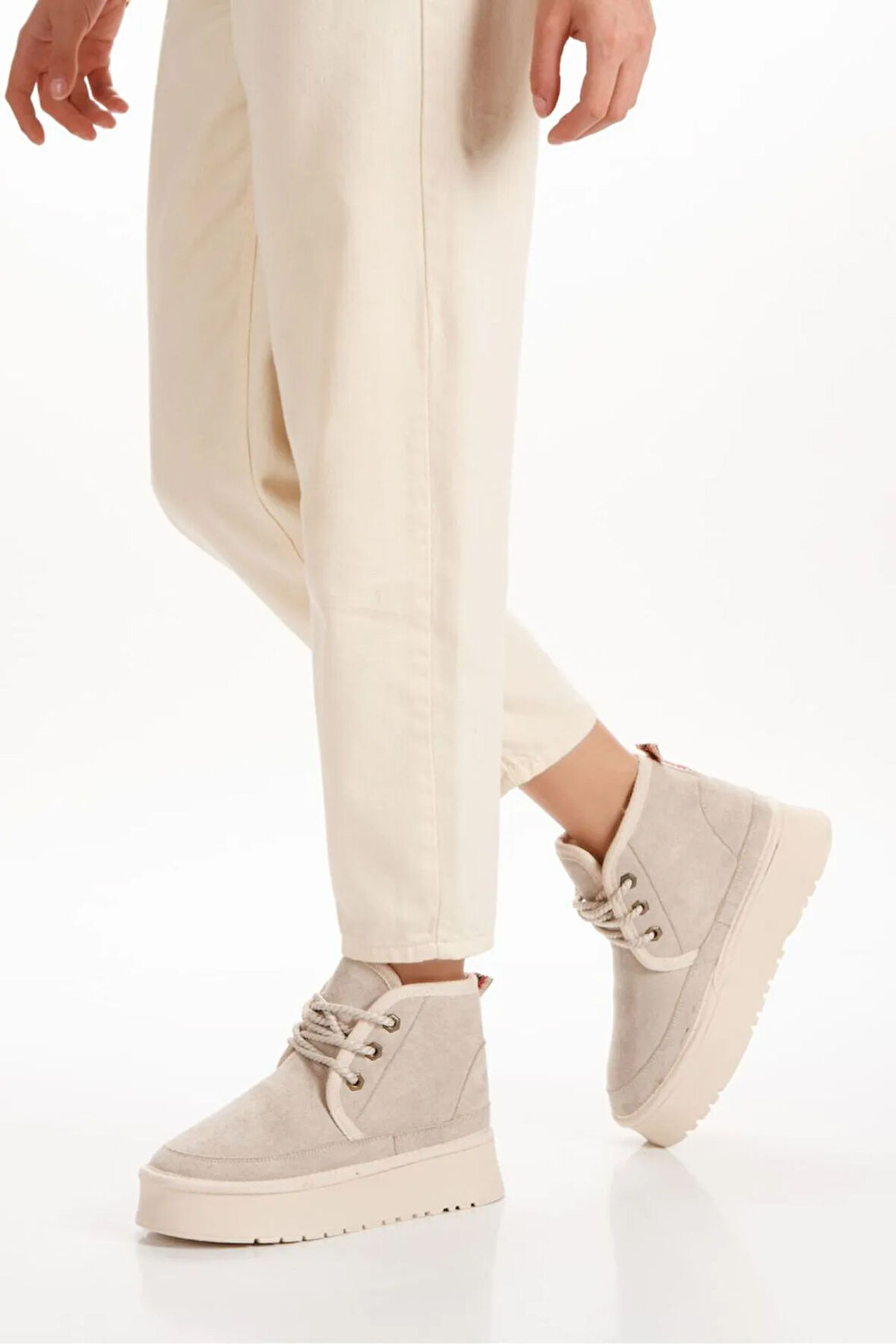 İçi Kürklü Bağcıklı Kadın Bot