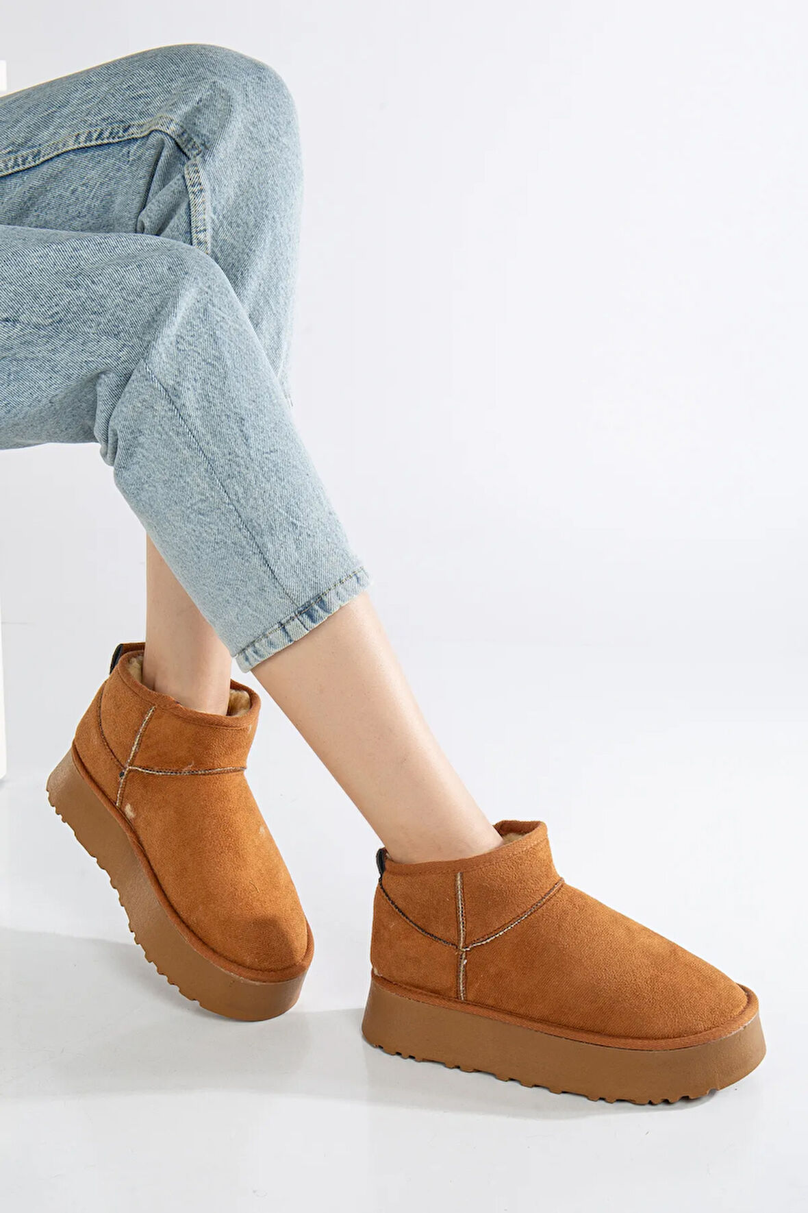 Kalın Tabanlı Yuvarlak Burunlu İçi Tüylü Süet Yarım Bot