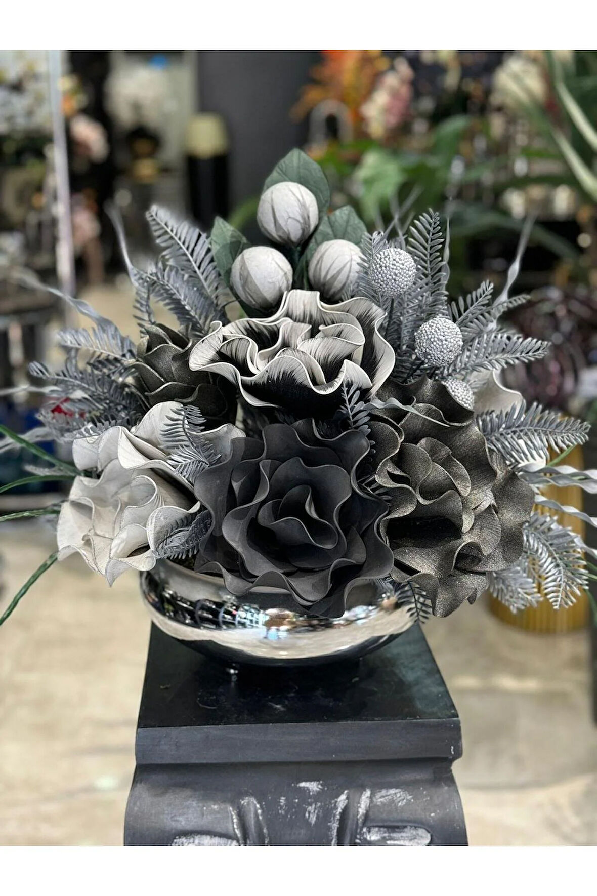 Yapay Çiçek Aranjmanlı Gümüş Yassı Vazo No:21