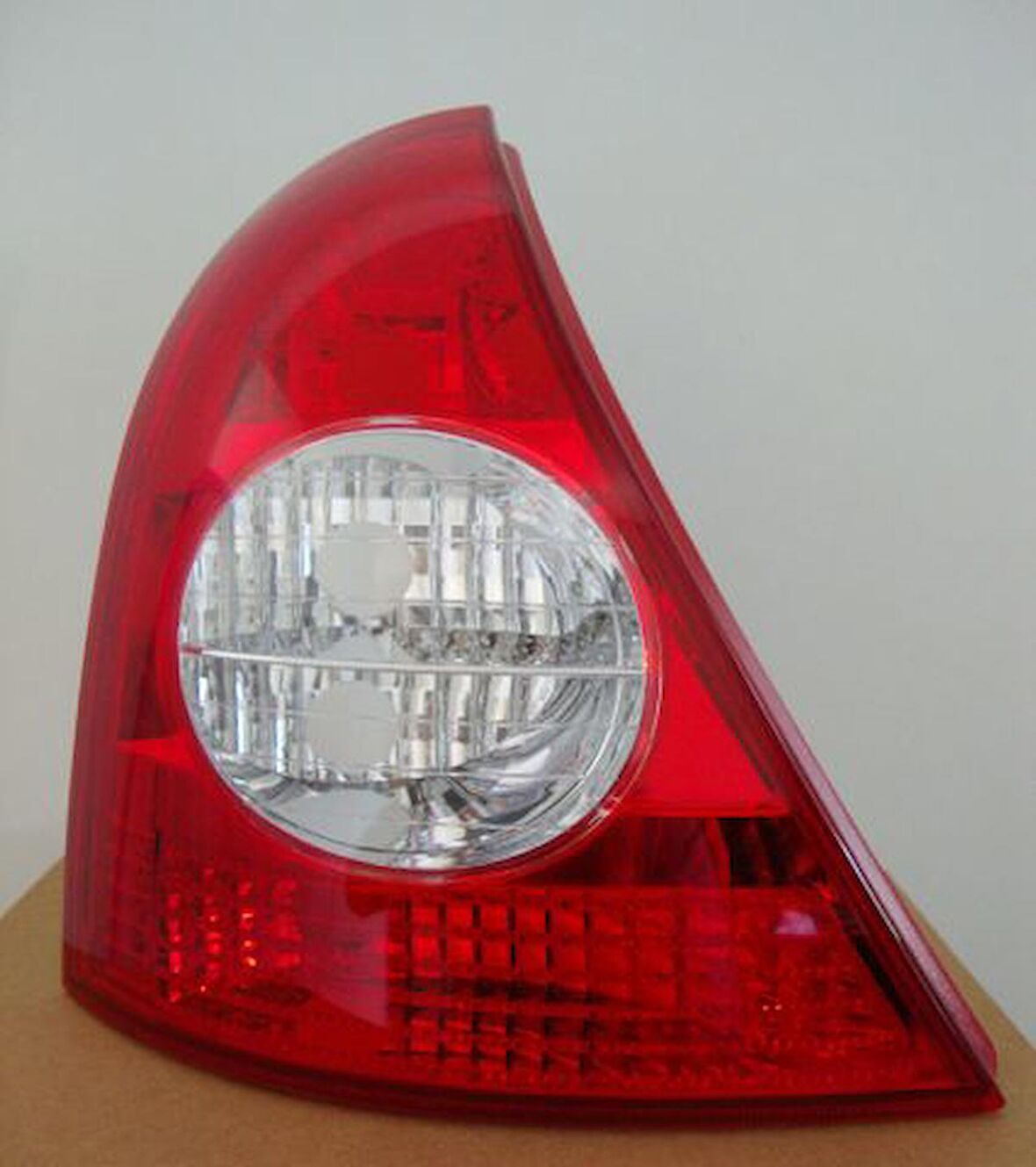 CLİO HATCHBACK BBO SOL ARKA STOP LAMBASI 2002-2003 82000714138 GOLD