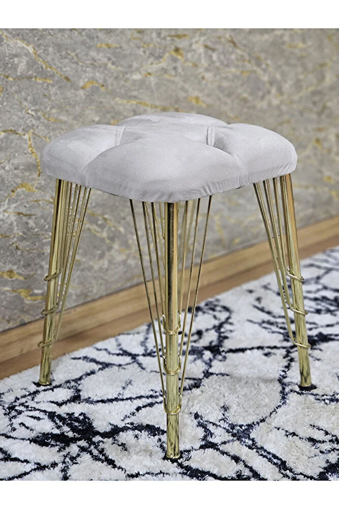 Kare Gold Kaplama Telli Ayaklı Tabure - Oturak - Bar Taburesi - Ayaklı Tabure Krem Renk 48 x 33 Boyut/Ebat