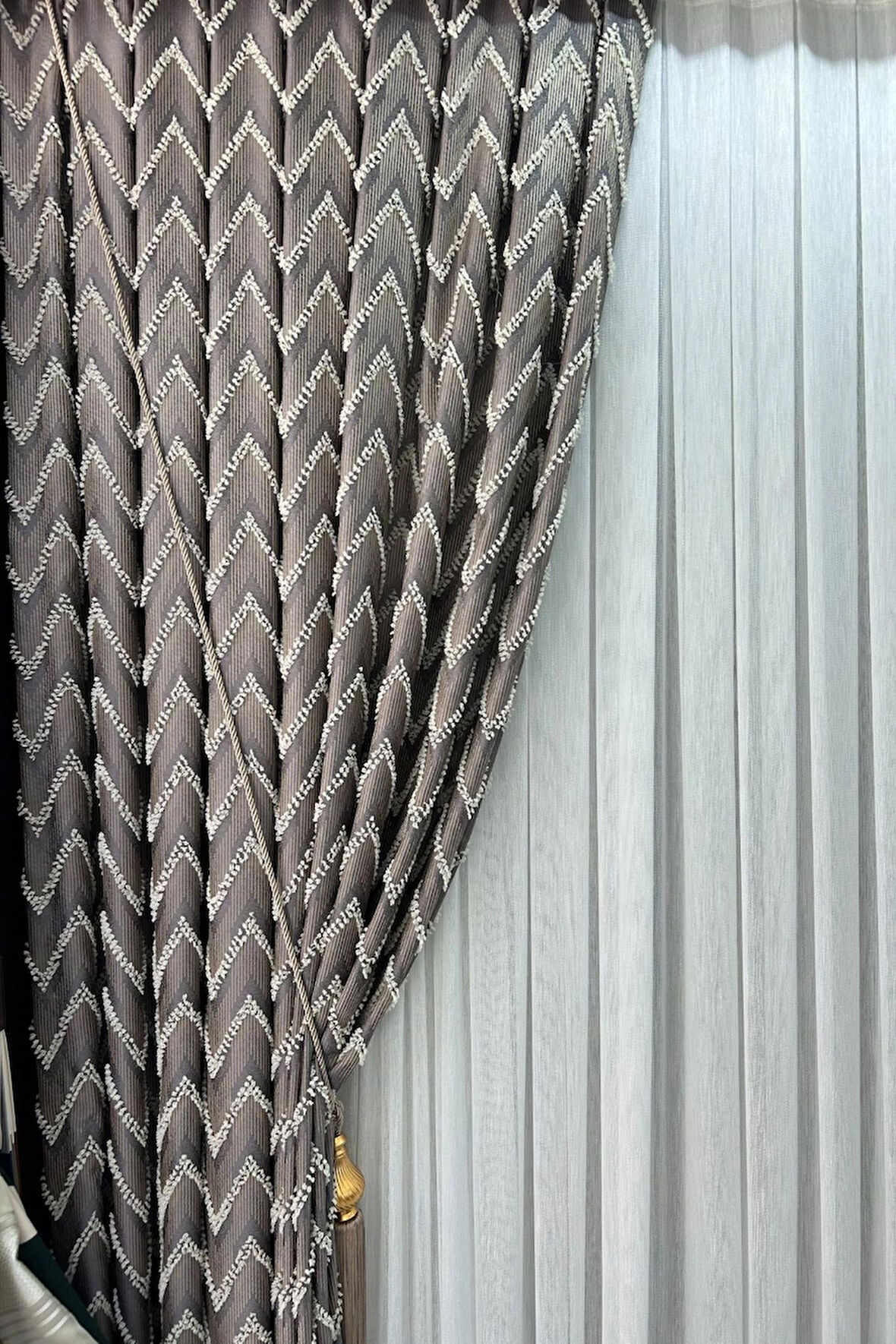 Pano Fon V-Püsküllü Gri - Kahve Tek Kanat Aksesuar Hariç