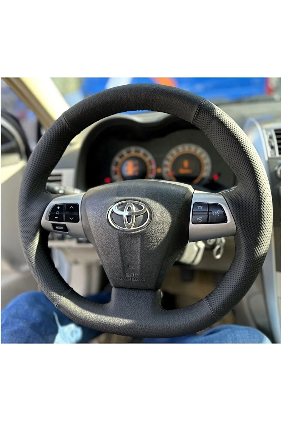Toyota Uyumlu Corolla 2011-2012 Dikmeli Direksiyon Kılıfı (derisi Sökülmeden Uygulanması Gerekiyor)