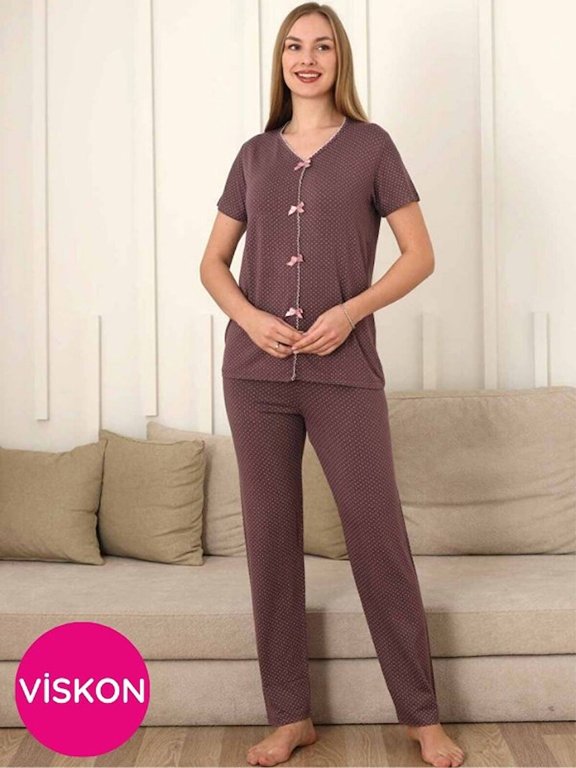Kadın Süs Düğmeli Fiyonklu V Yaka Puantiyeli Likralı Viskon Kısa Kol Pijama Takımı 